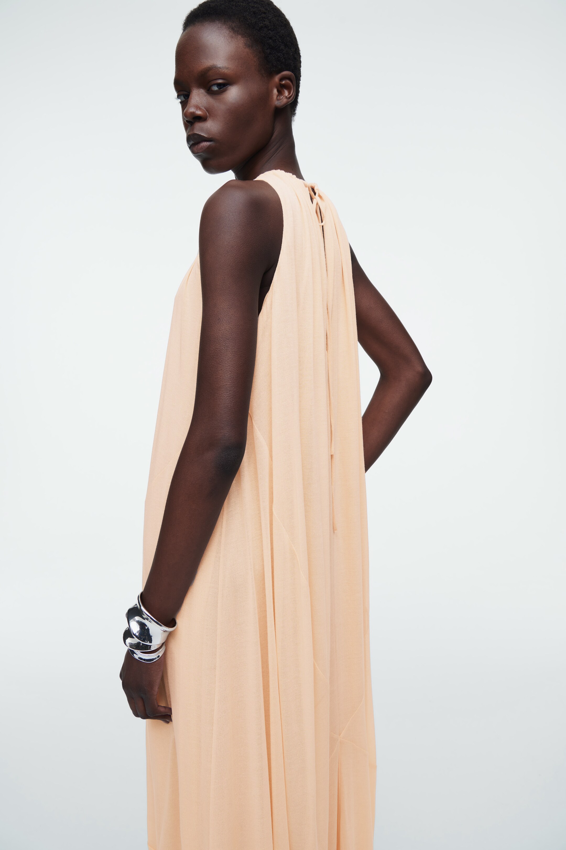 Agrandir l'image: ROBE LONGUE À ENCOLURE LICOU - ABRICOT - FEMME | H&M CH 3