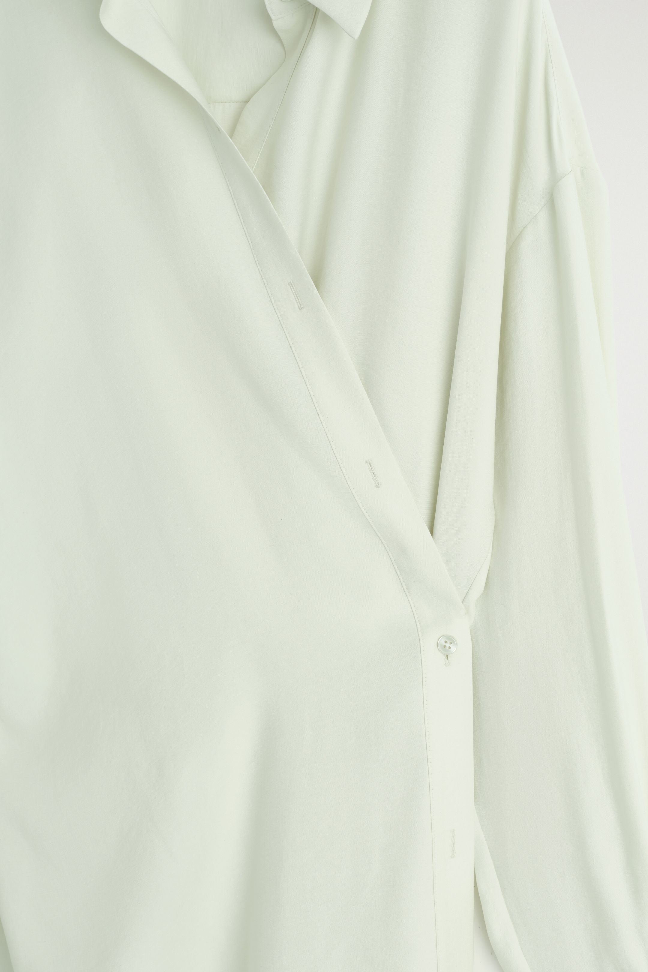 Visa större bild: MIDI WRAP SKJORTKLÄNNING - LJUSGRÖN - DAM | H&M SE 6