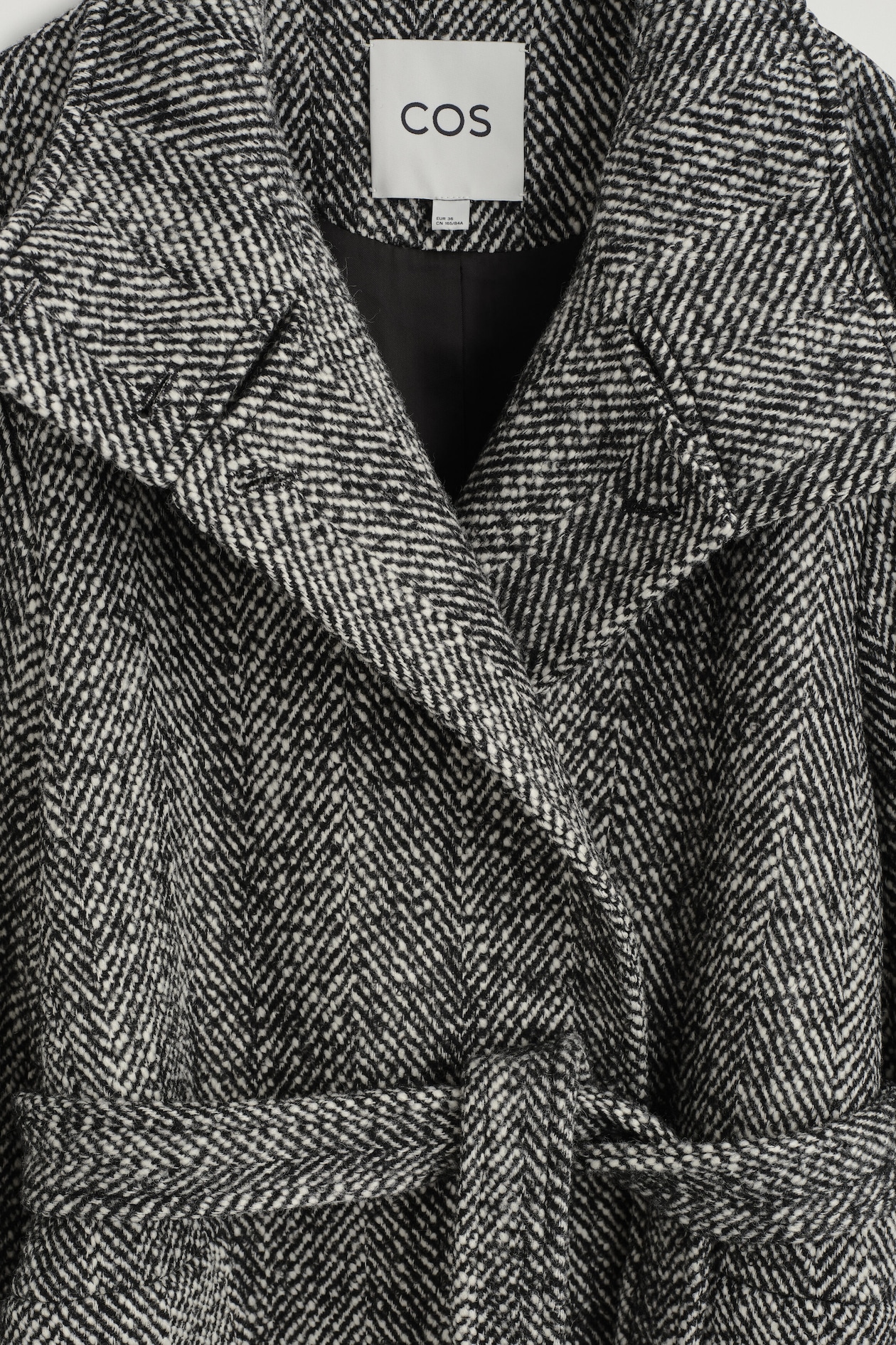 BELTED HERRINGBONE WOOL MOCK-NECK COAT — BLACK / HERRINGBONE