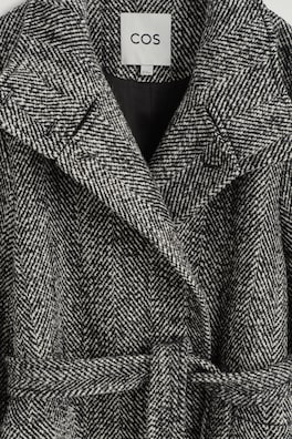 BELTED HERRINGBONE WOOL MOCK-NECK COAT — BLACK / HERRINGBONE 13