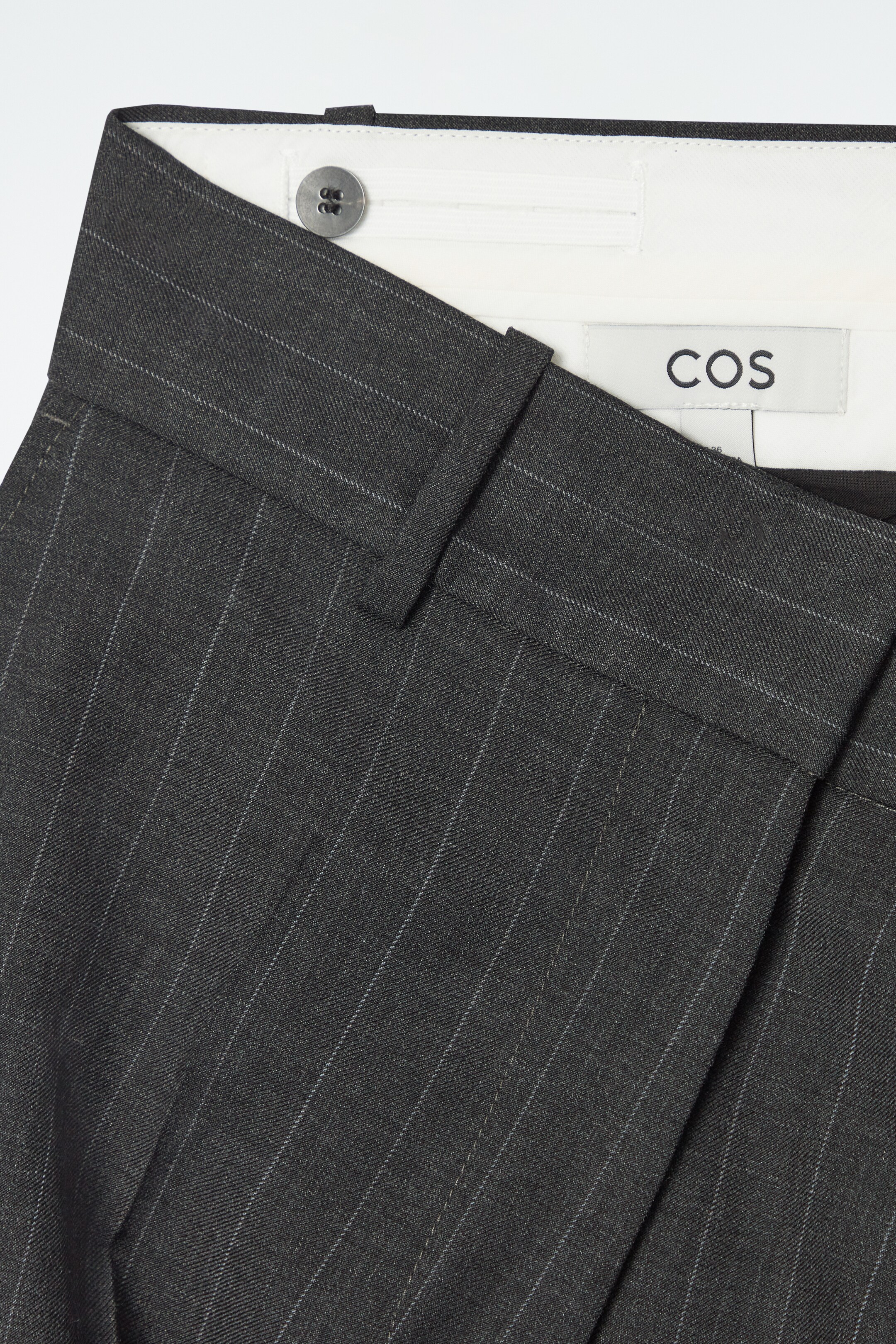 Agrandir l'image: PANTALON LARGE EN LAINE À FINES RAYURES REGULAR - GRIS FONCÉ / FINES RAYURES - FEMME | H&M CH 2