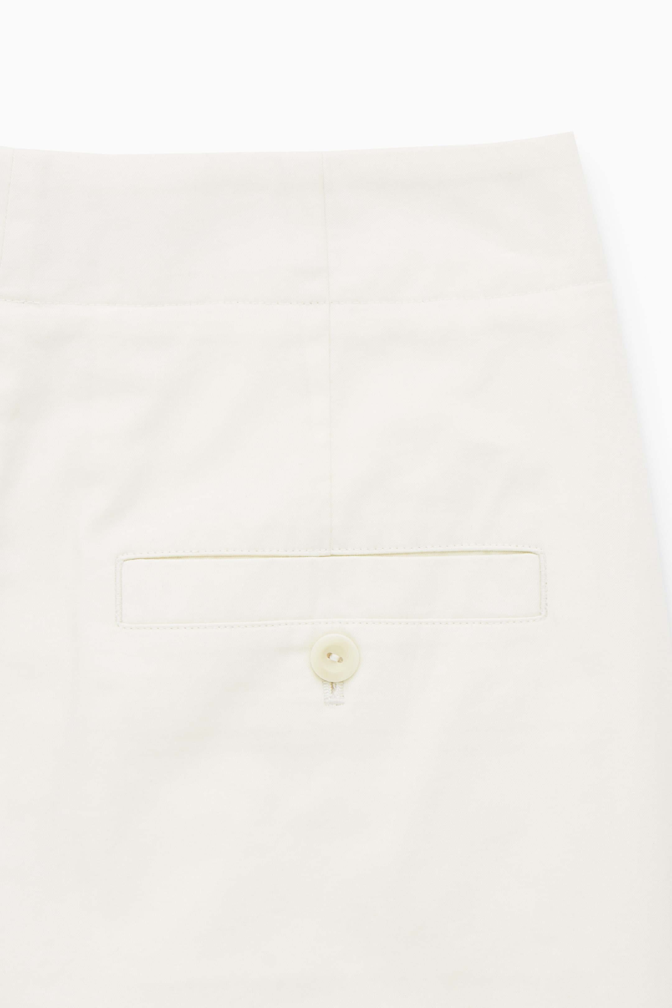 Agrandir l'image: PANTALON CHINO À PLIS SERGÉ STYLE BARREL - ÉCRU - FEMME | H&M CH 2