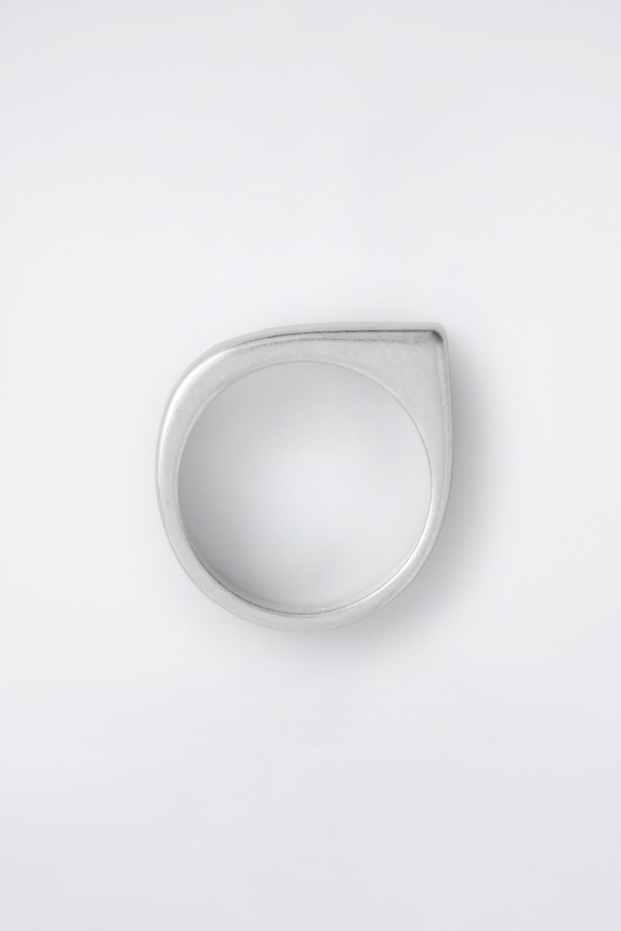 ANGULAR SIGNET RING