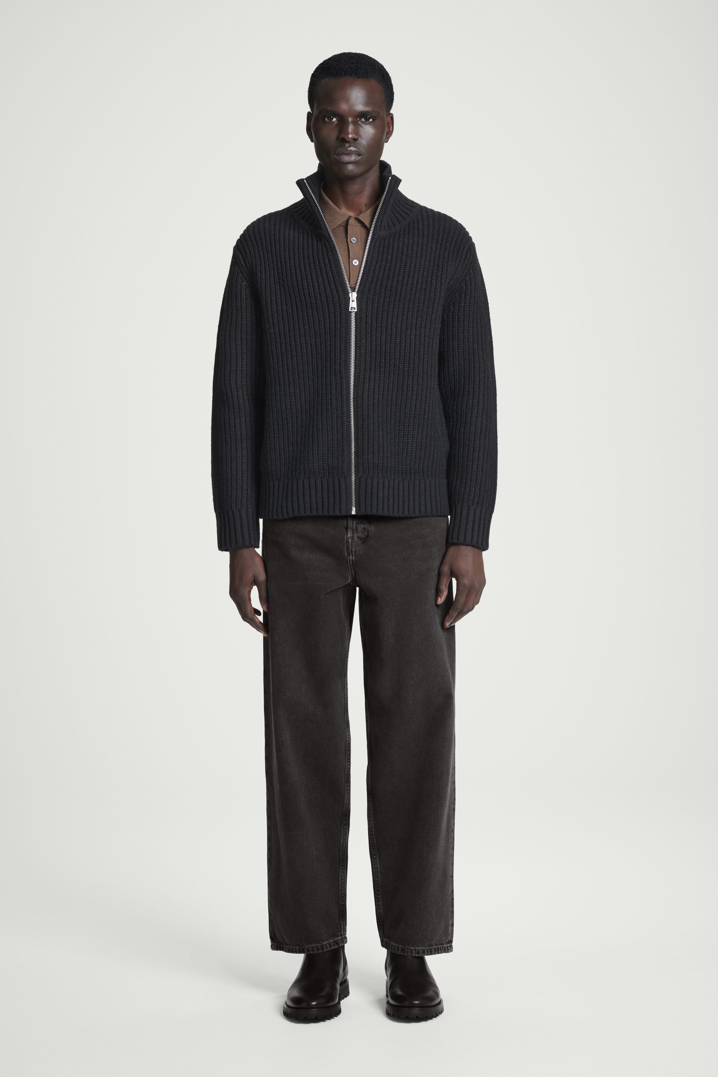 COS ファンネルネックウール ドライバーズニット FUNNEL-NECK KNITTED WOOL JACKET - NAVY | COS