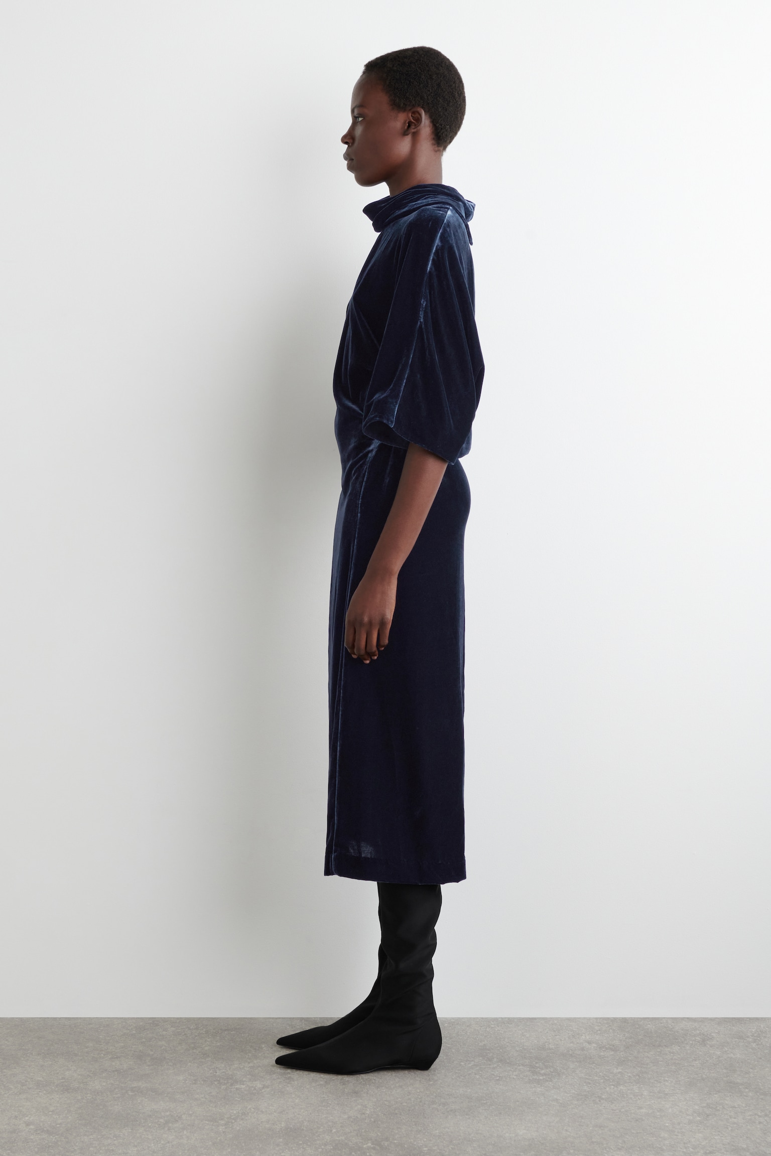 ROBE MIDI DRAPÉE À COL EN VELOURS - BLEU MARINE/BRUN FONCÉ - 5