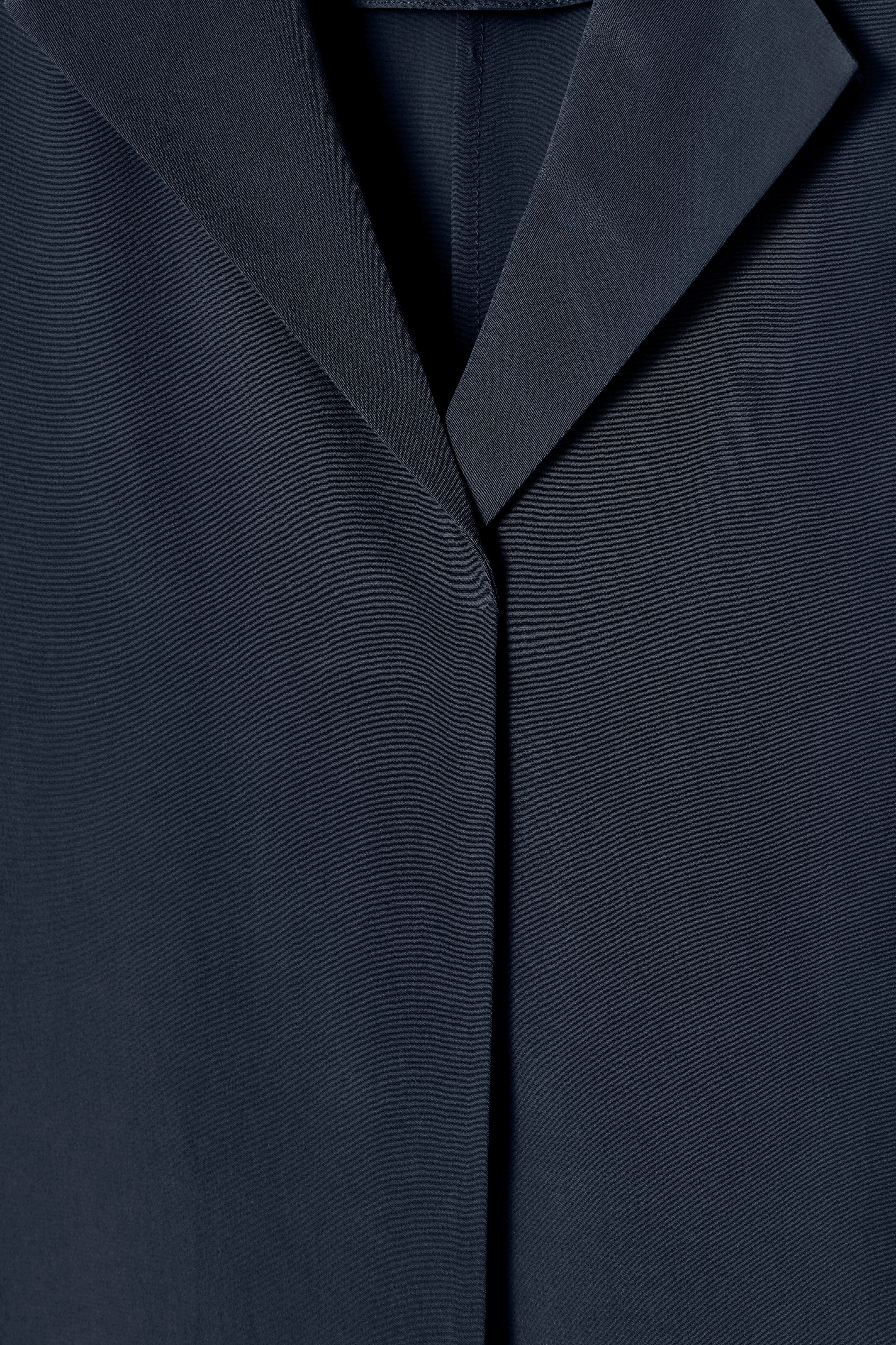 Ver imagem maior: CAMISA DE SEDA COM GOLA CAMP - AZUL-MARINHO - SENHORA | H&M PT 7
