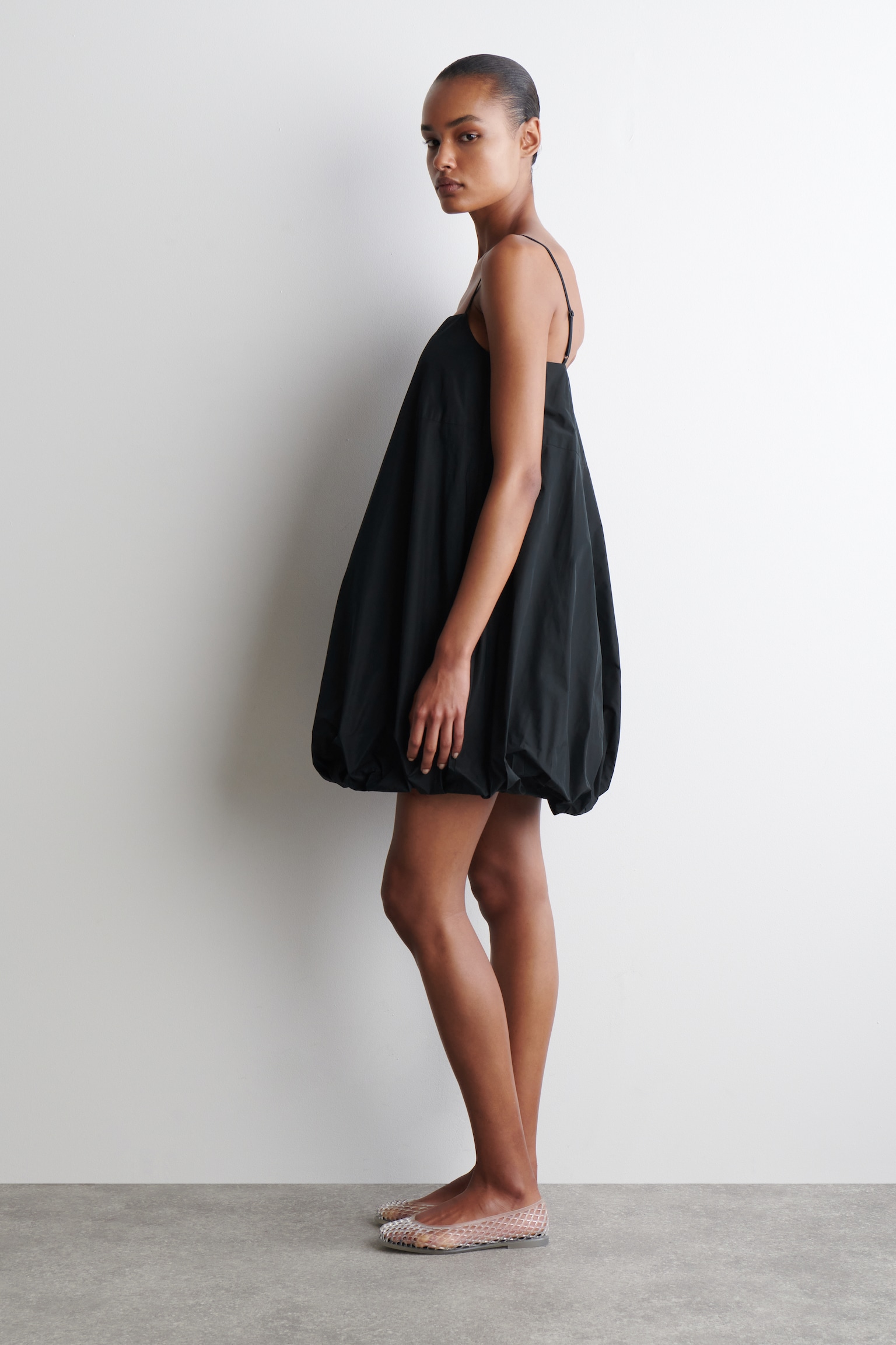 ROBE COURTE À OURLET BULLE - NOIR - 6