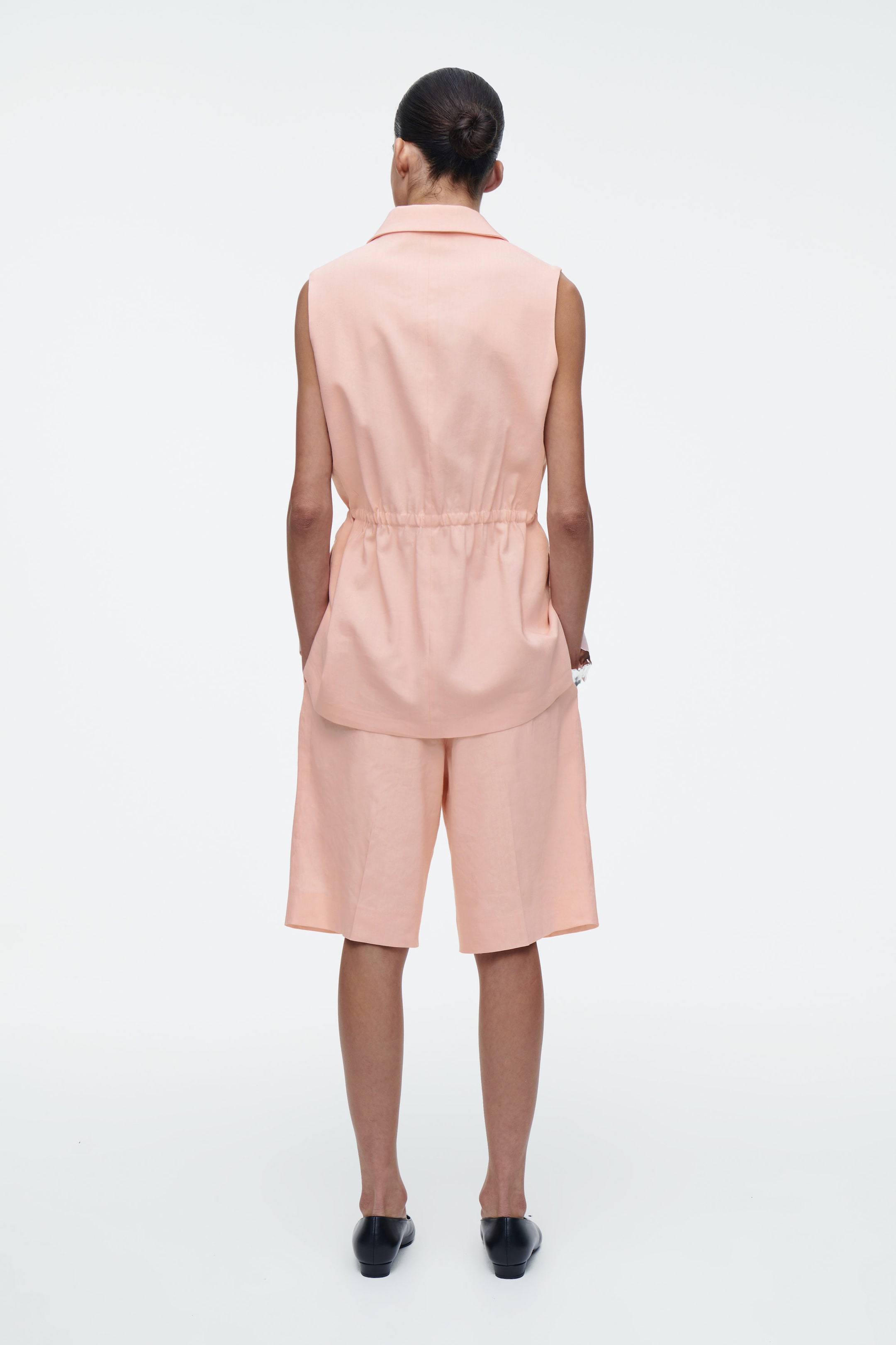 LONGLINE PLEATED LINEN SHORTS