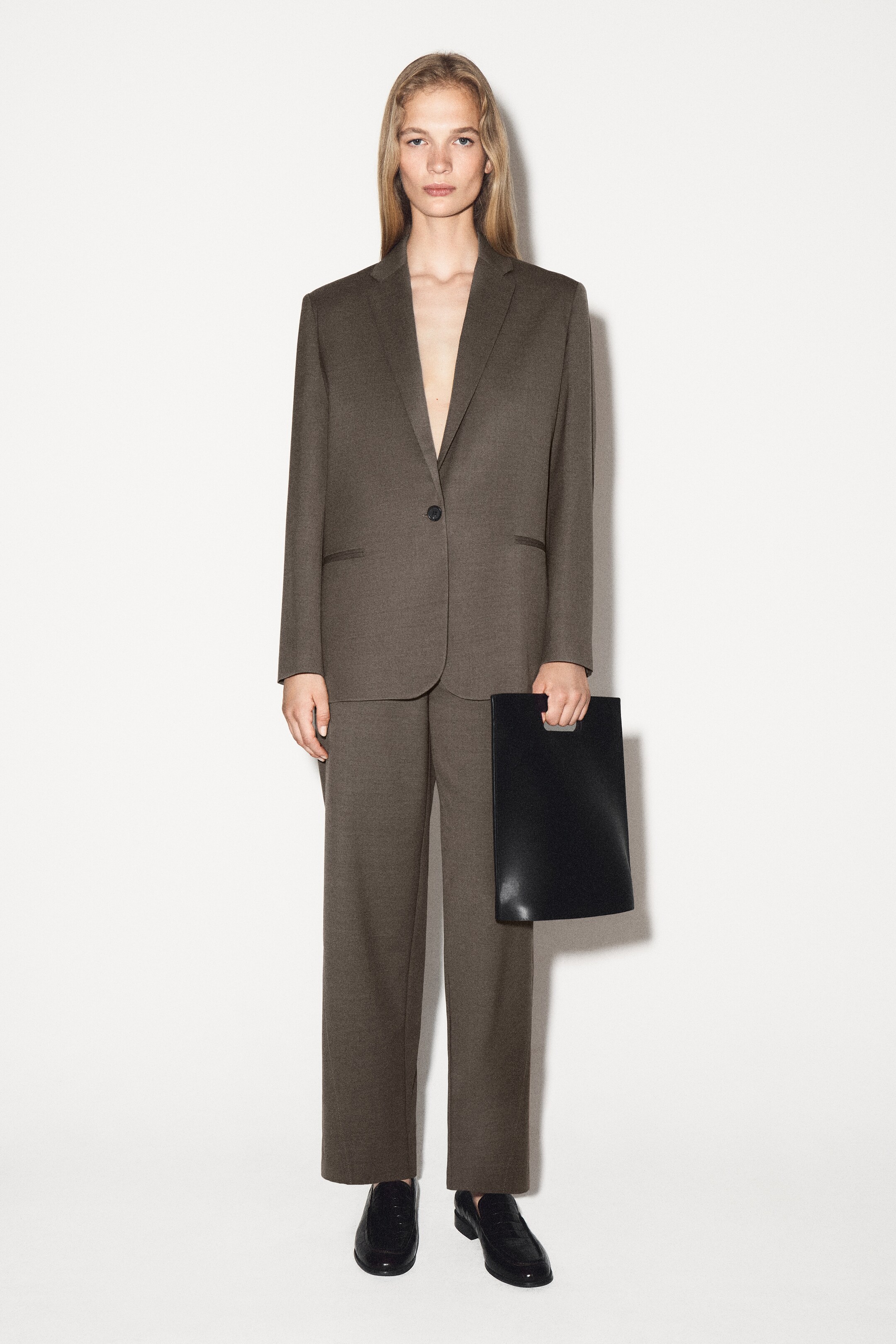 Größeres Bild anzeigen: VERKÜRZTE HOSE AUS WOLLE MIT BARREL-BEIN - BRAUN - Ladies | H&M AT 5