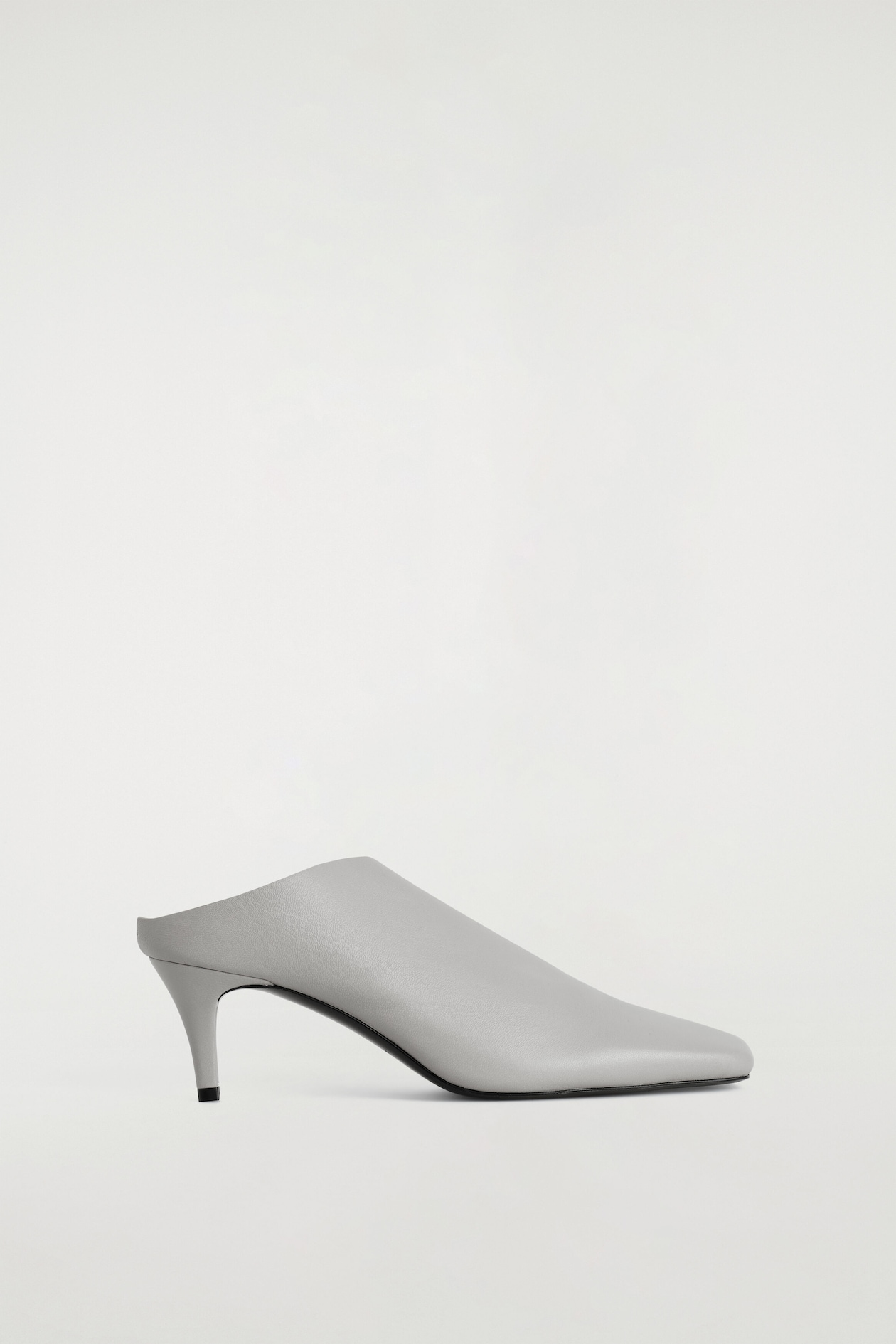 DRAPED LEATHER KITTEN-HEEL MULES — DOVE GREY
