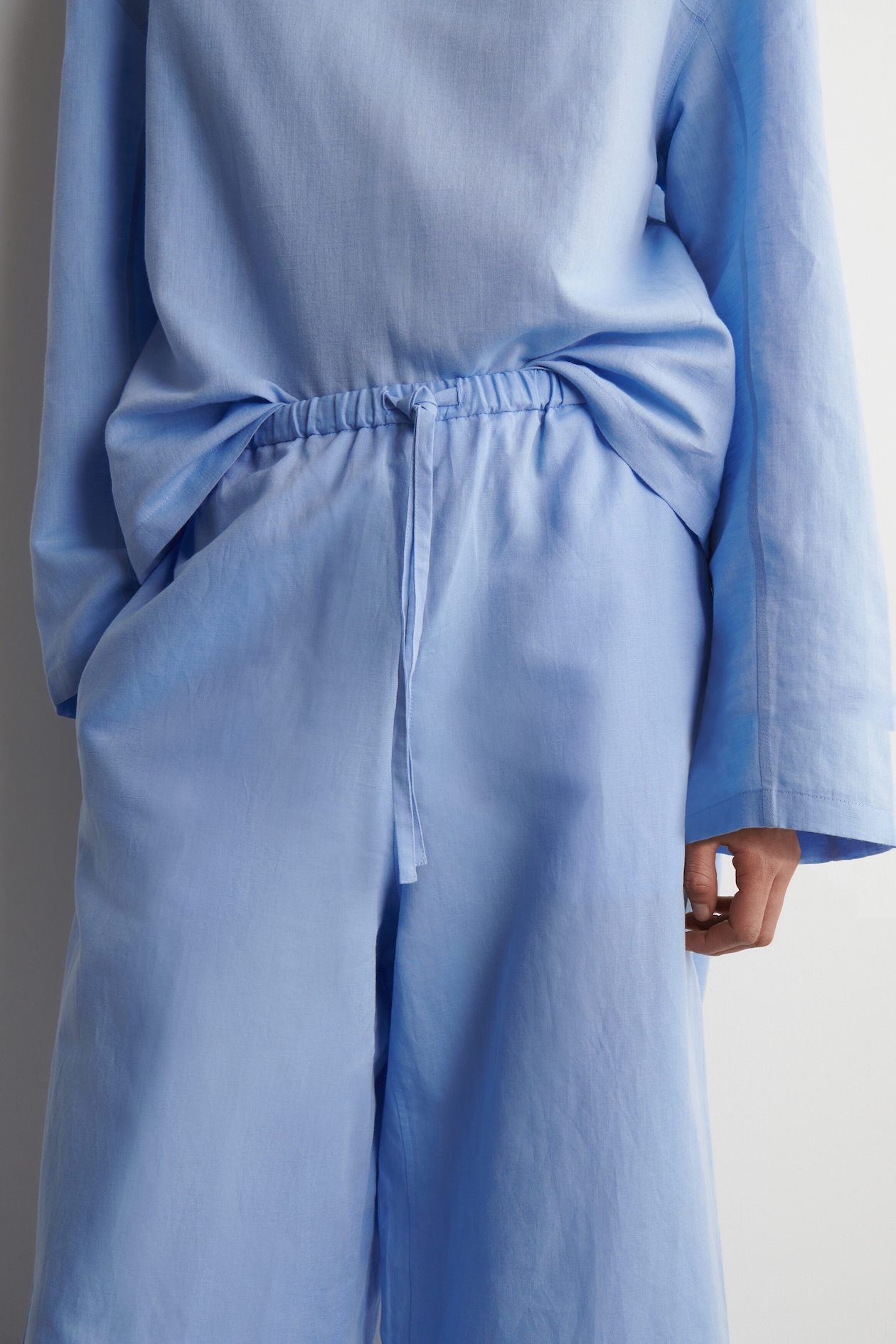WIDE-LEG LINEN DRAWSTRING PANTS — LIGHT BLUE