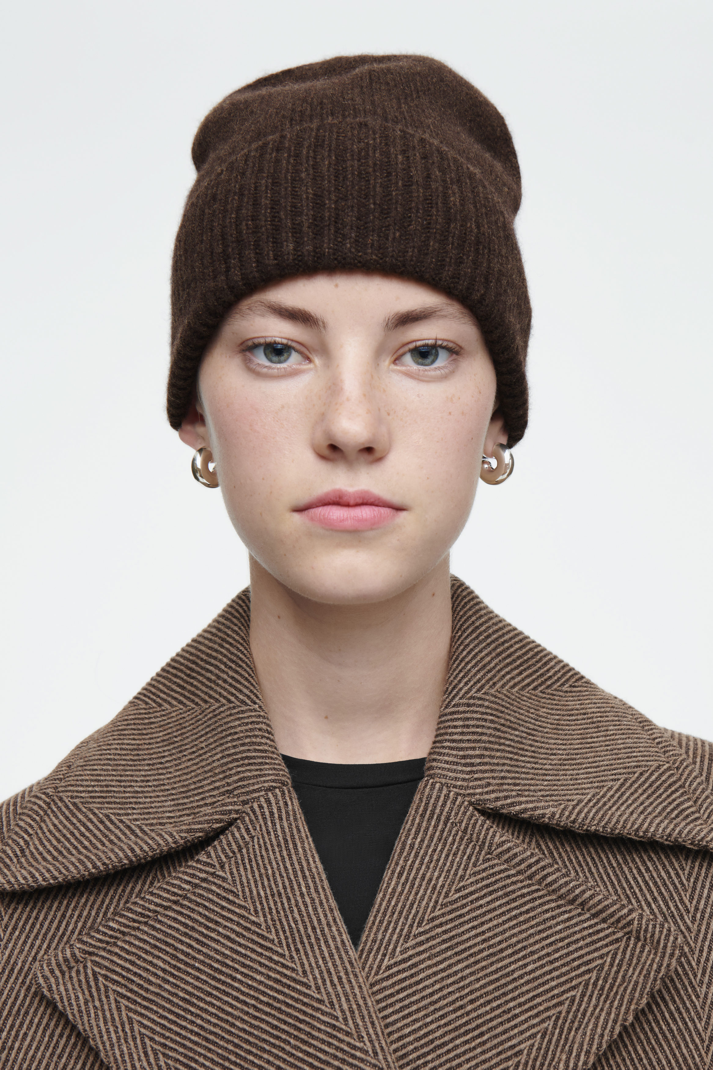 CASHMERE BEANIE - DARK BROWN | COS
