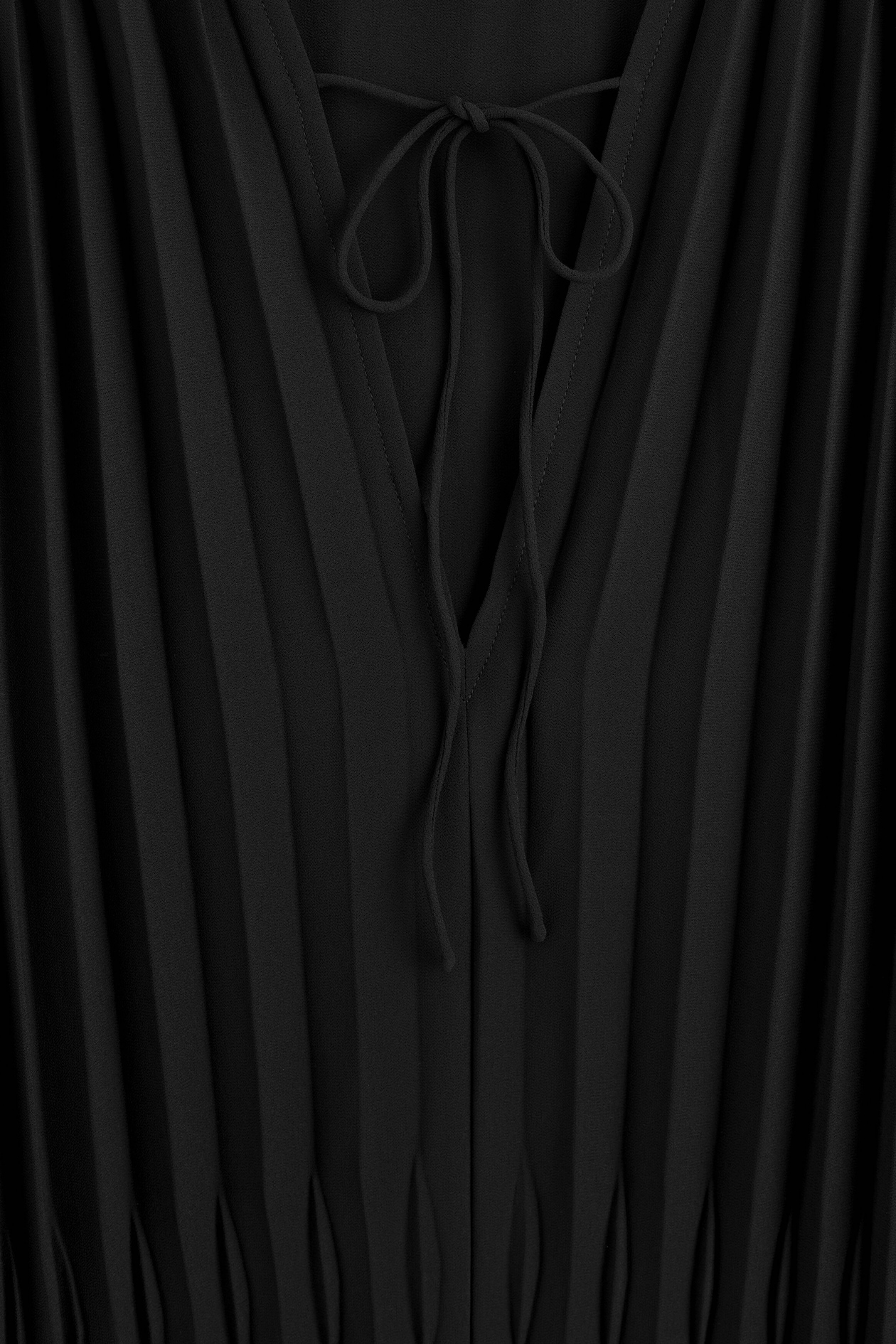 TIE-FRONT PLEATED GEORGETTE BLOUSE — BLACK