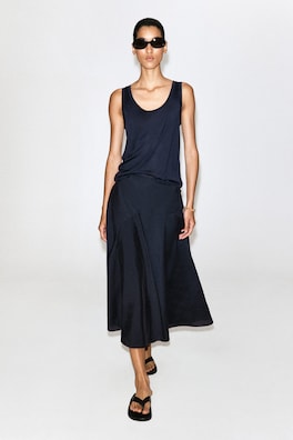 BUTTON-DETAIL FLUID MIDI SKIRT — NAVY 1