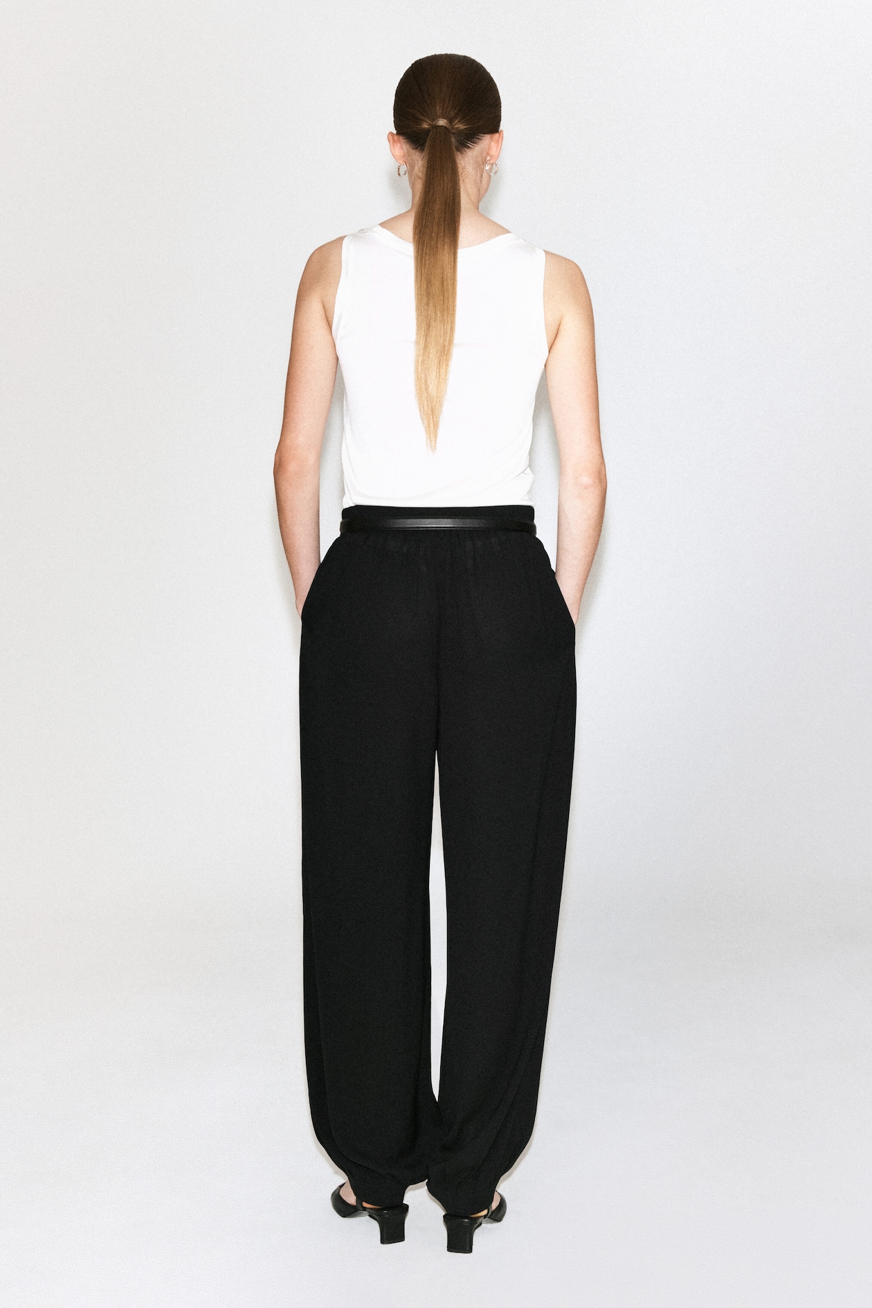 PLEATED CREPE BALLOON PANTS — BLACK