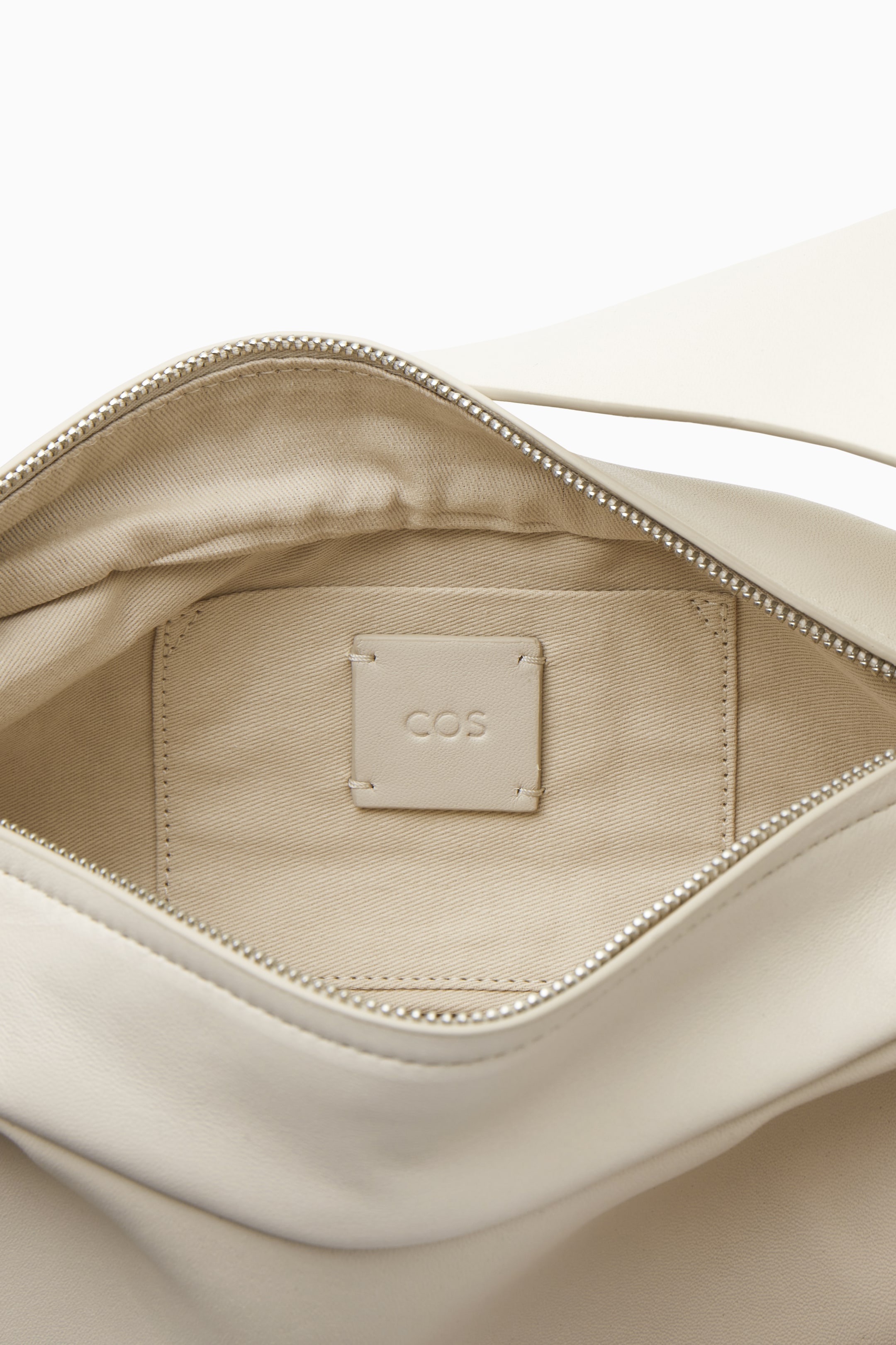 Visa större bild: SWING CROSSBODY I LÄDER - GRÄDDVIT - DAM | H&M FI 4