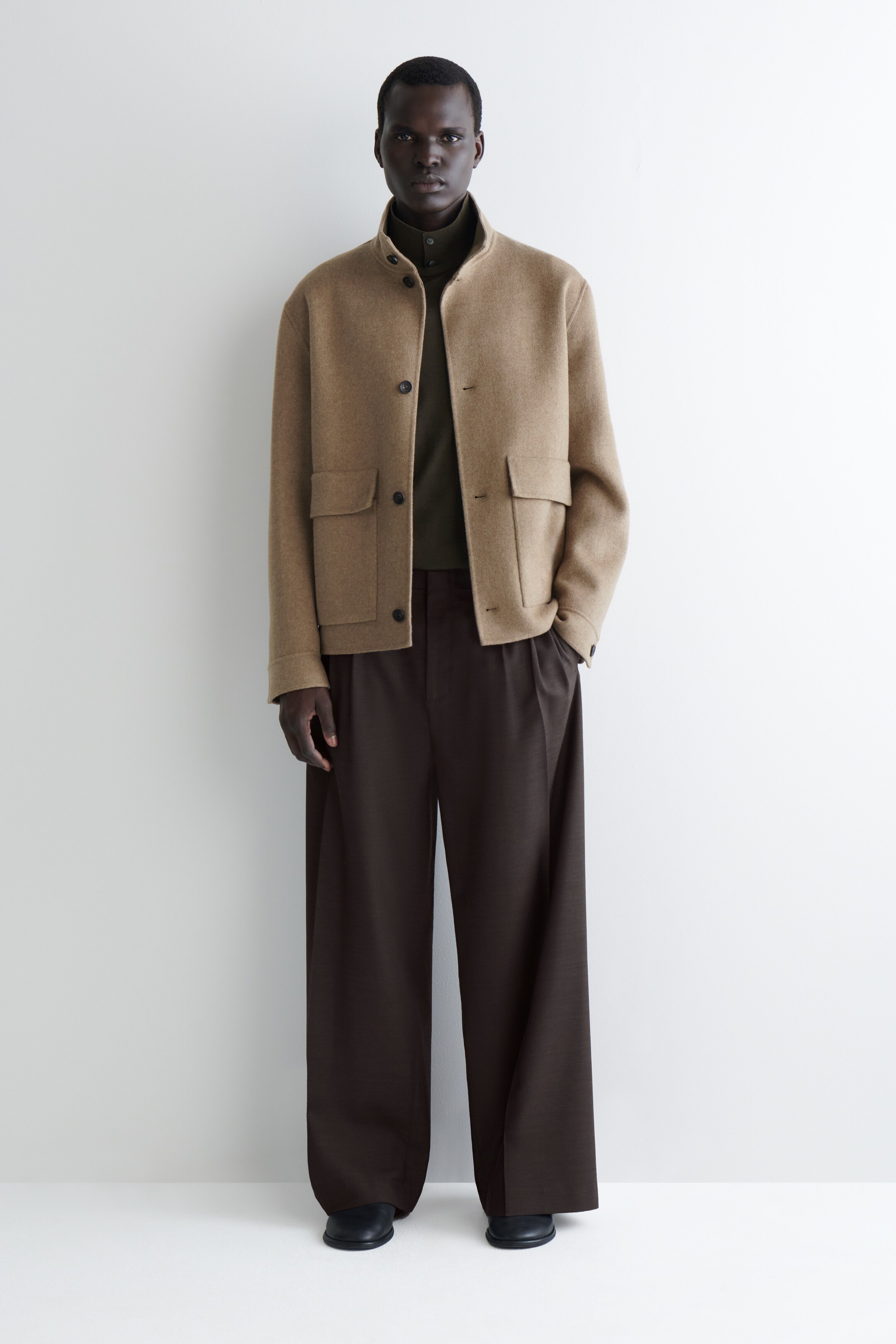 Ingrandisci l'immagine: MERINO WOOL BUTTON-COLLAR JUMPER - BROWN - UOMO | H&M CH 2