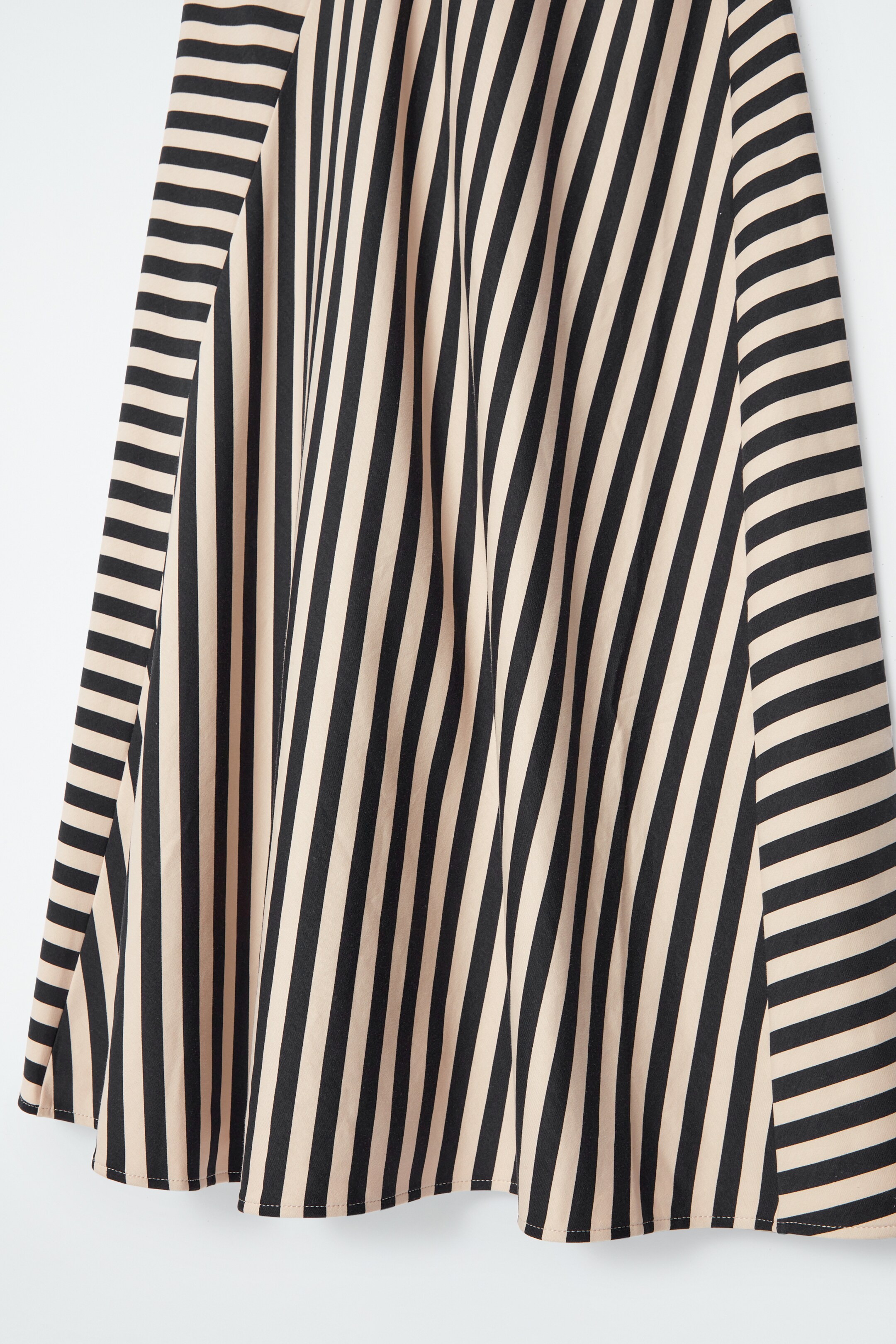 Ingrandisci l'immagine: STRIPED JERSEY MIDI DRESS - BLACK / STRIPED - DONNA | H&M CH 2