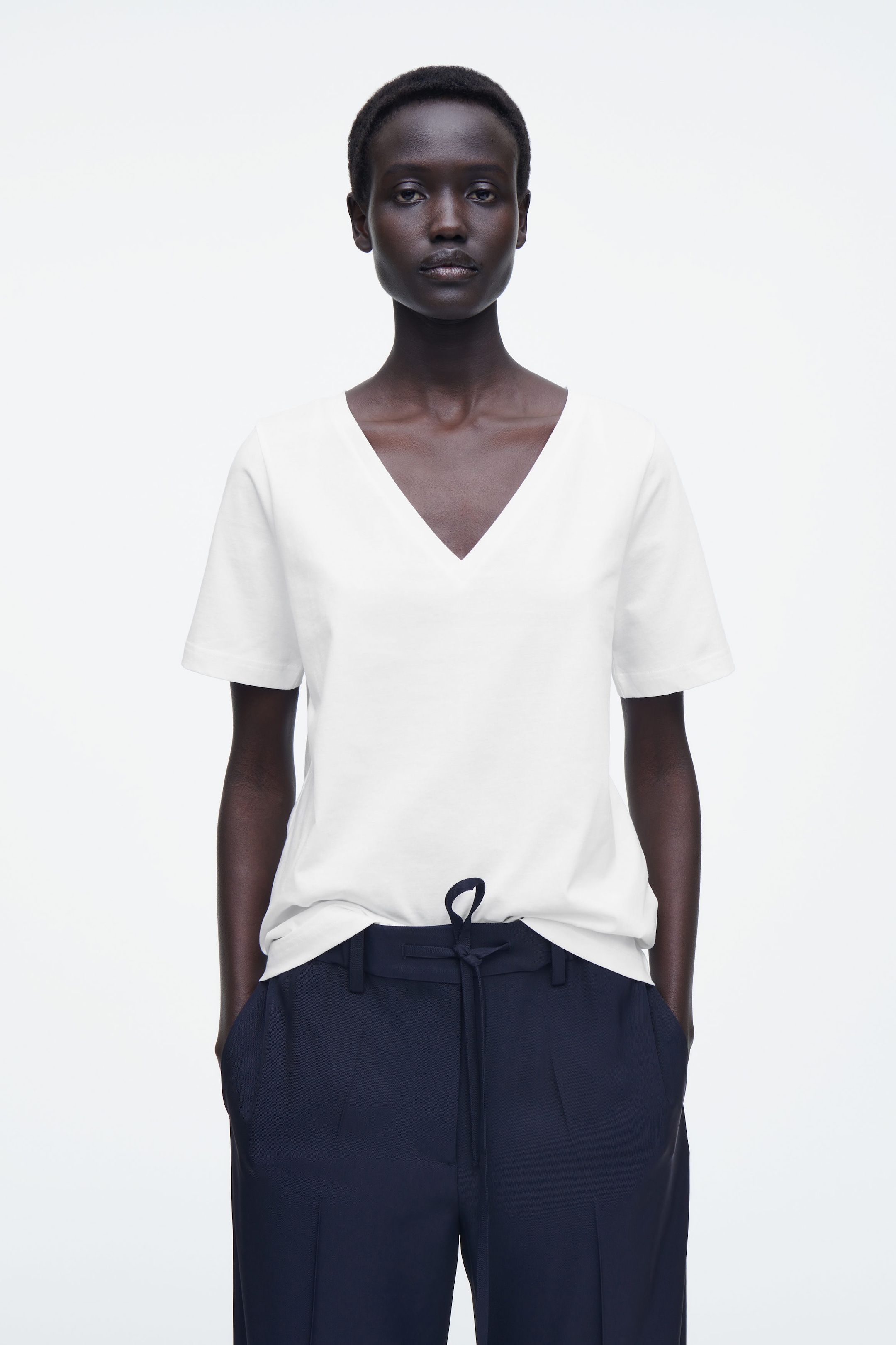 24/7 V-NECK T-SHIRT