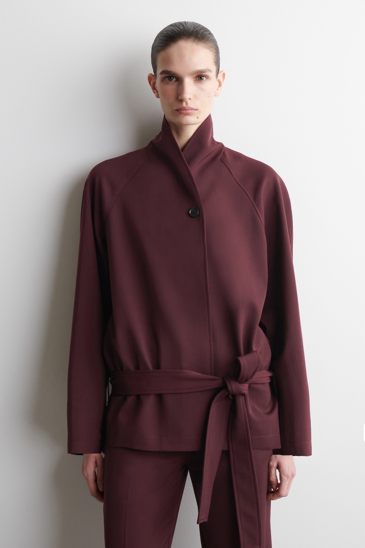 BELTED WOOL-BLEND SHAWL-COLLAR JACKET — BURGUNDY