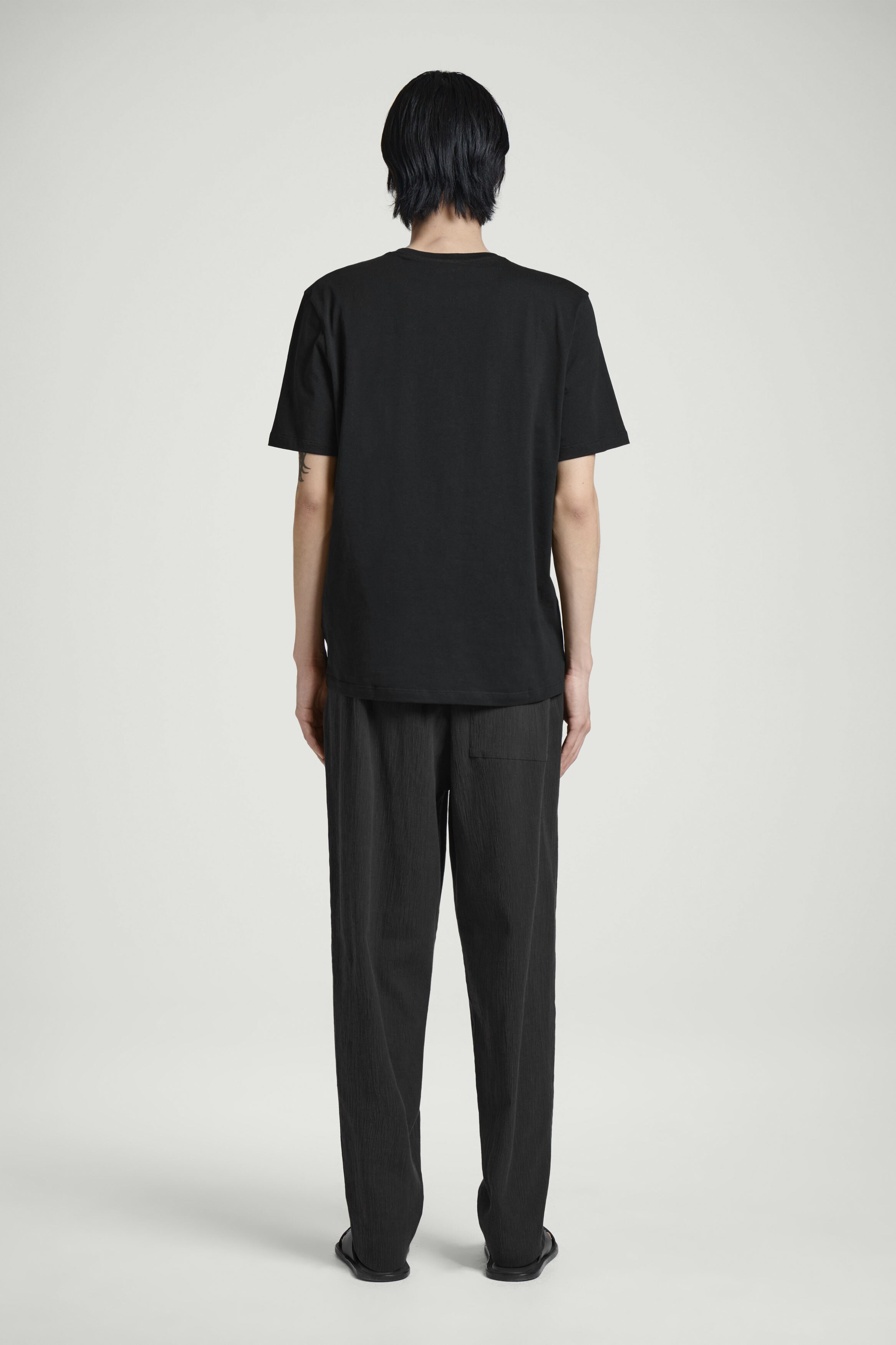 【送料&関税込】  Cotton Crew-neck T-shirt COTTON CREW-NECK T-SHIRT - NAVY | COS