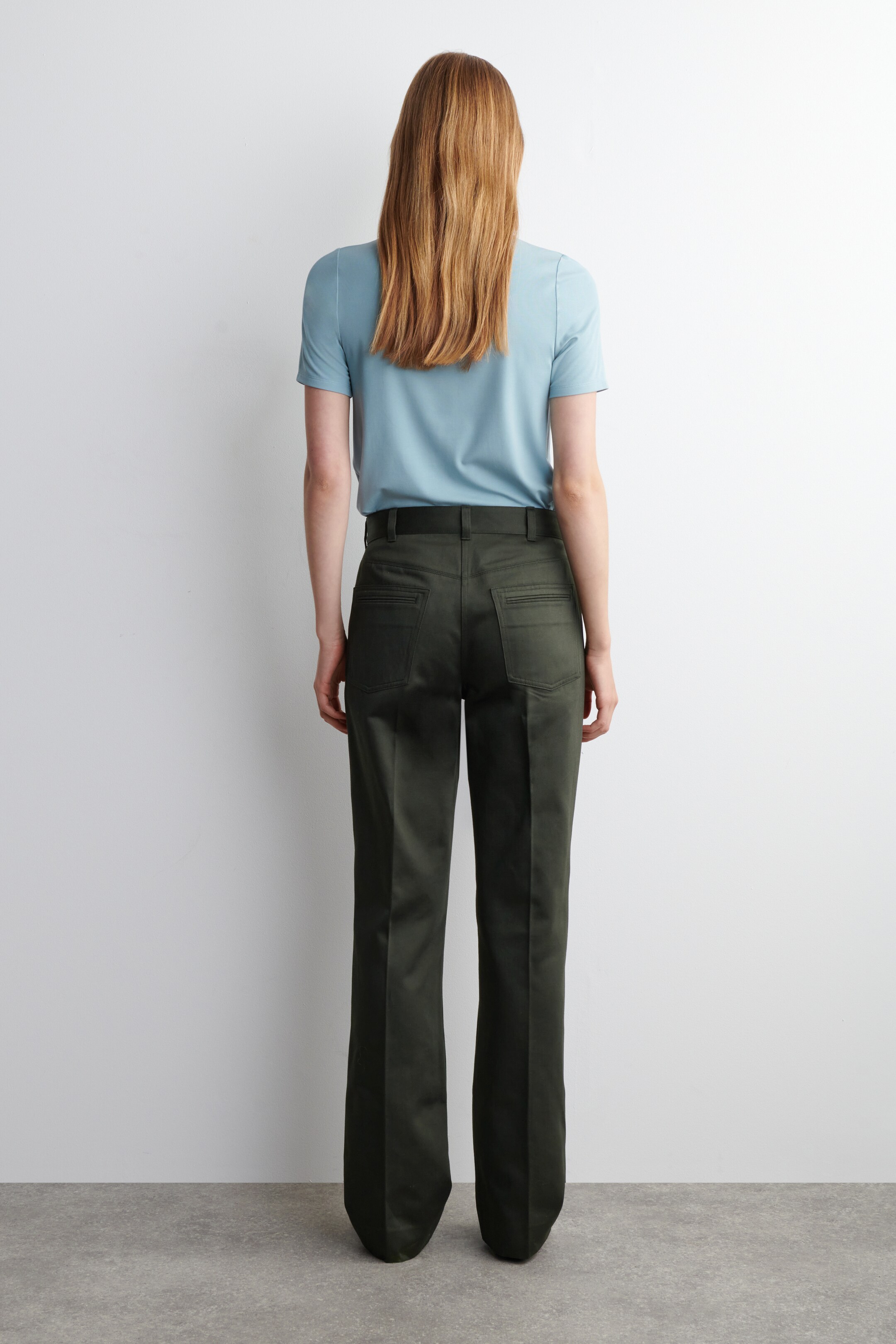 Visa större bild: BYXOR I SATIN MED RAKA BEN - KHAKI - DAM | H&M SE 3