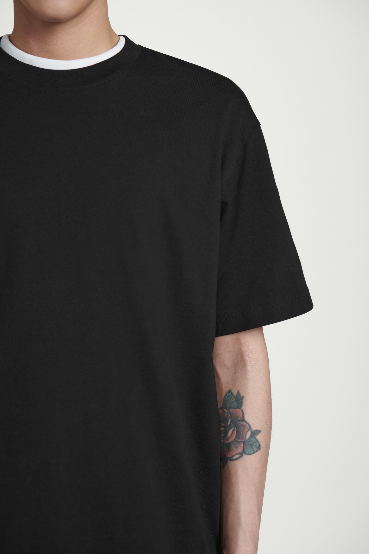 CAMISETA OVERSIZE DE ALGODÓN - NEGRO/AZUL MARINO - 6