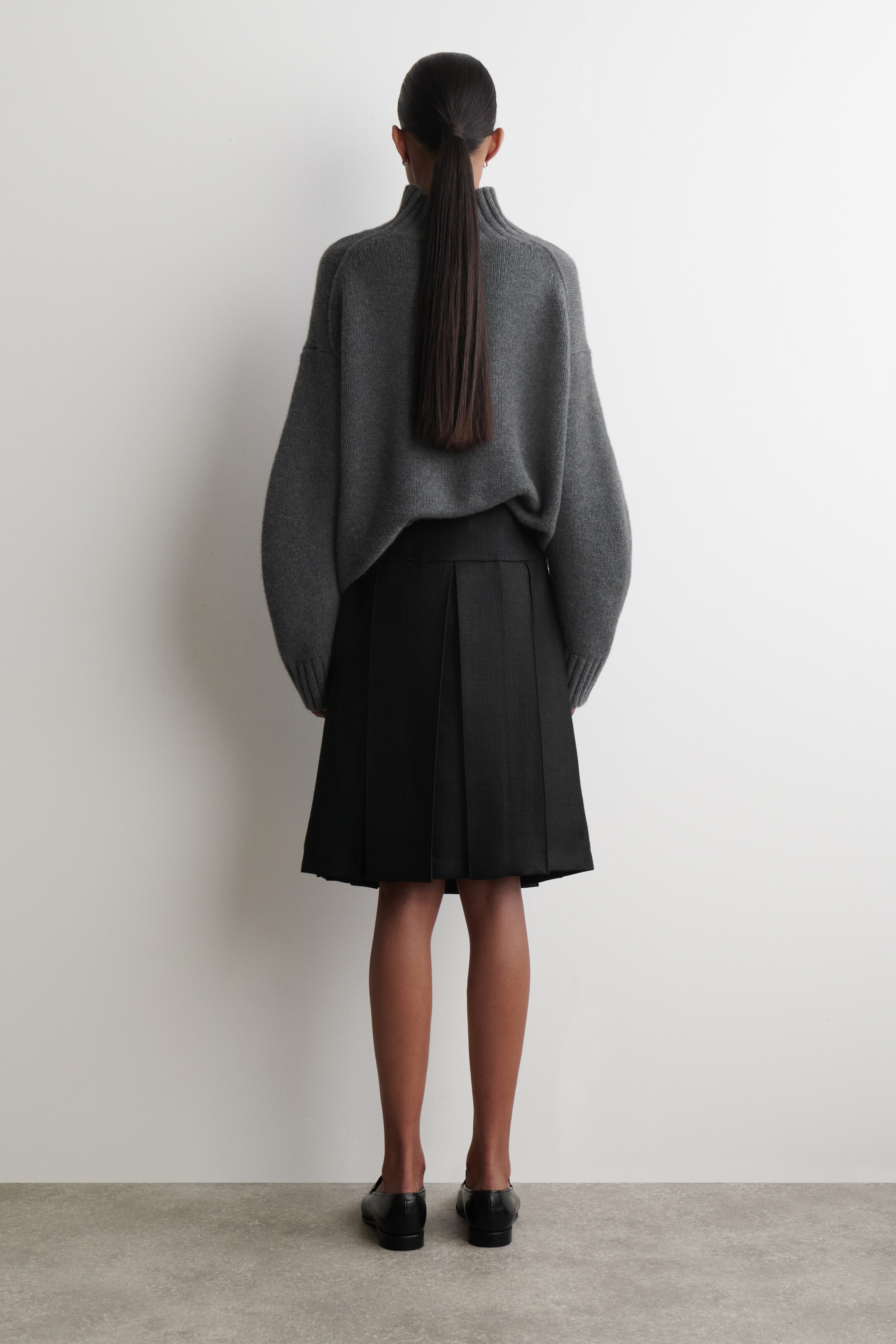 Ingrandisci l'immagine: PLEATED WOOL-BLEND SKIRT - BLACK - DONNA | H&M CH 3