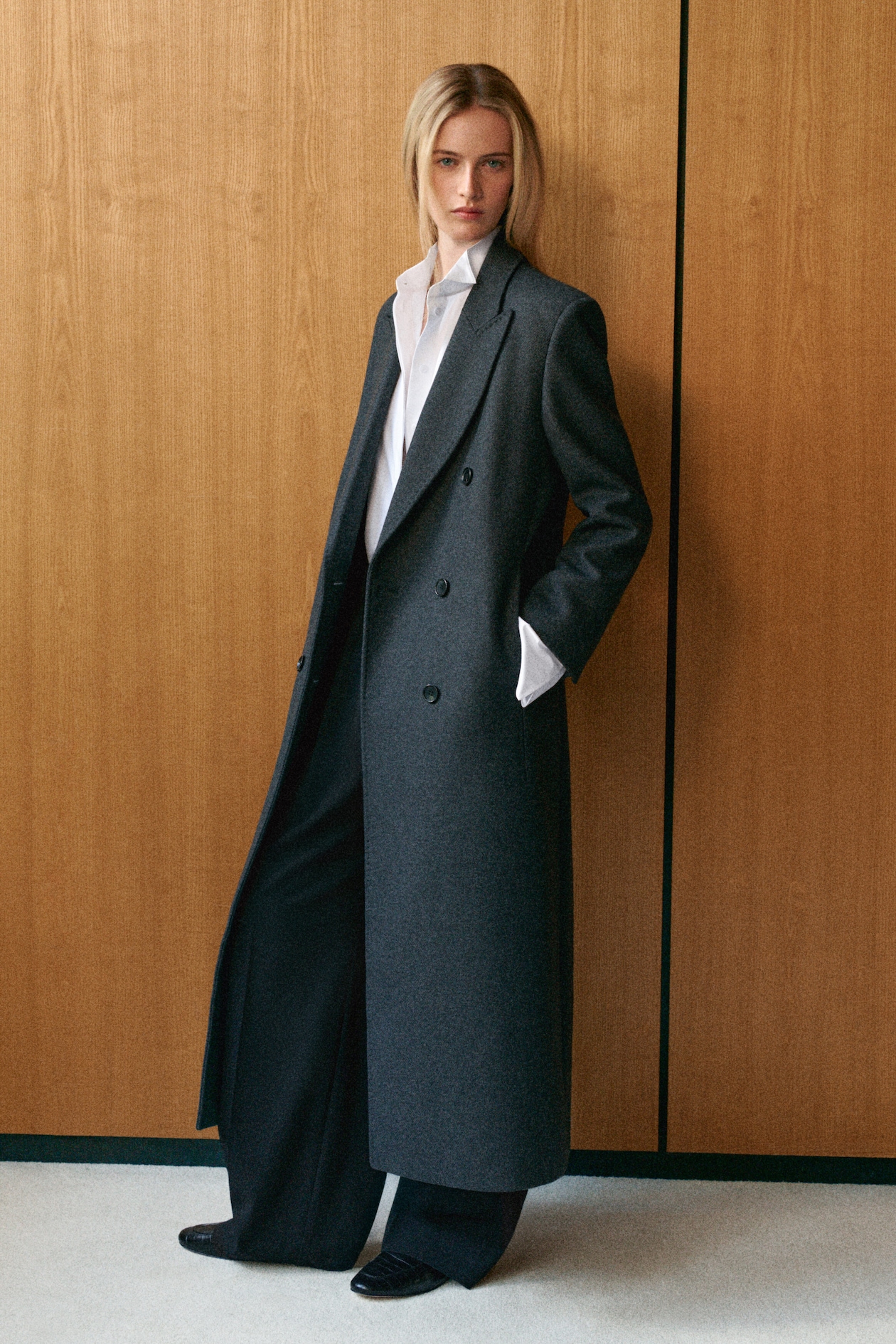 TAILORED WOOL-BLEND DOUBLE-BREASTED COAT — GRAY