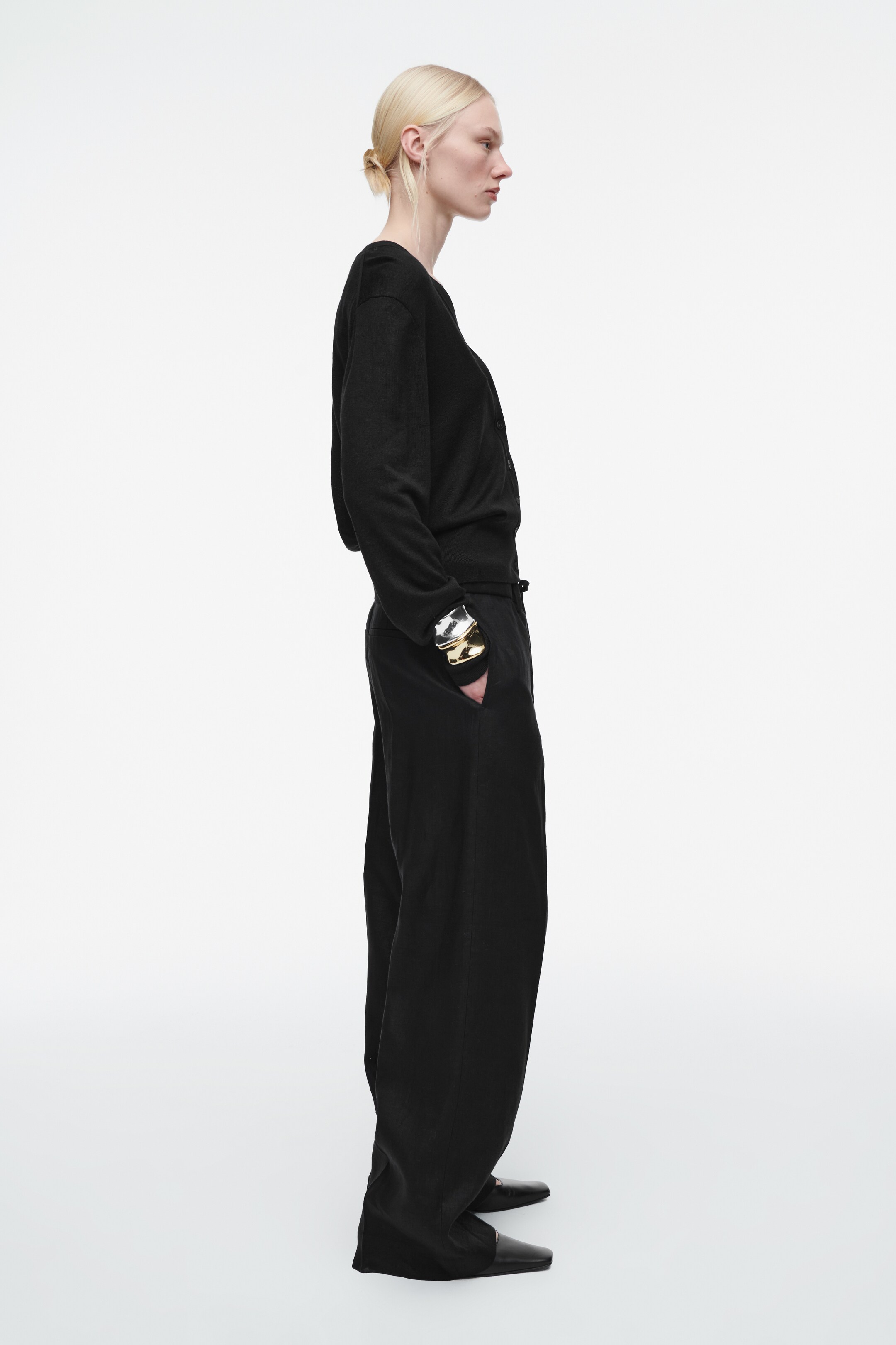 Grösseres Bild ansehen: STRICKJACKE AUS MERINOWOLL-LEINEN-MIX - SCHWARZ - DAMEN | H&M CH 4
