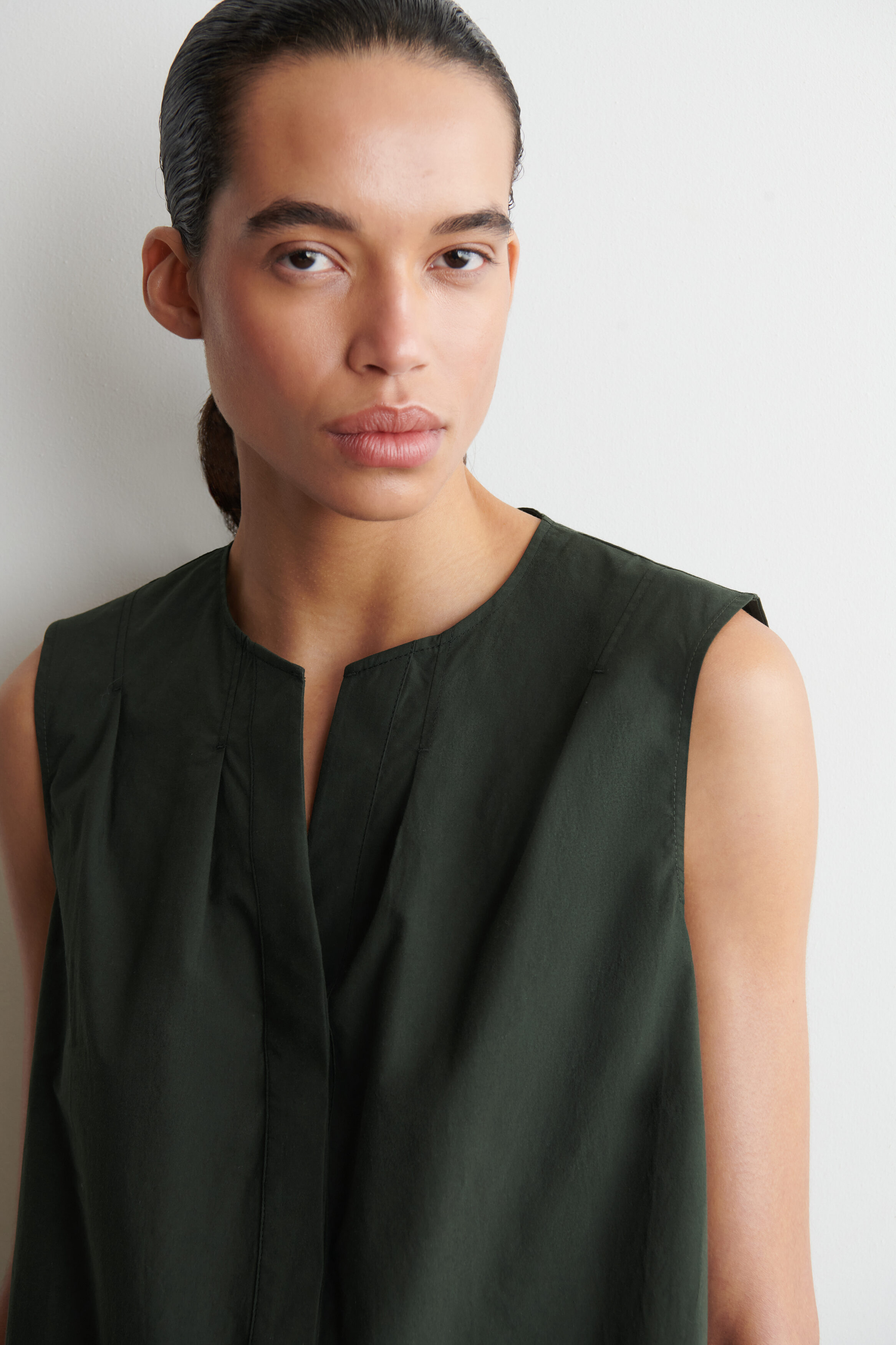 PLEATED SLEEVELESS TOP - DARK GREEN | COS US