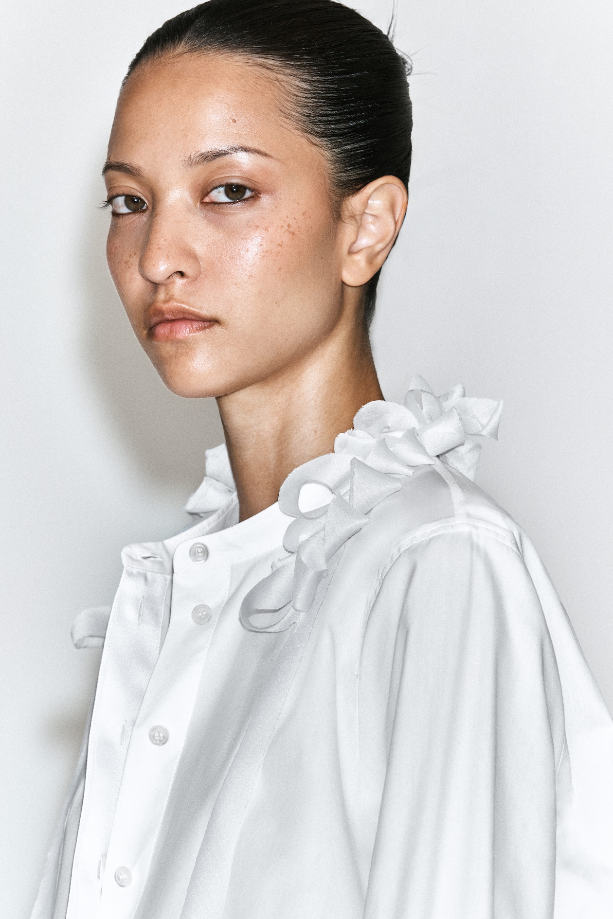 RUFFLED-COLLAR COTTON-SILK SHIRT — CHALK