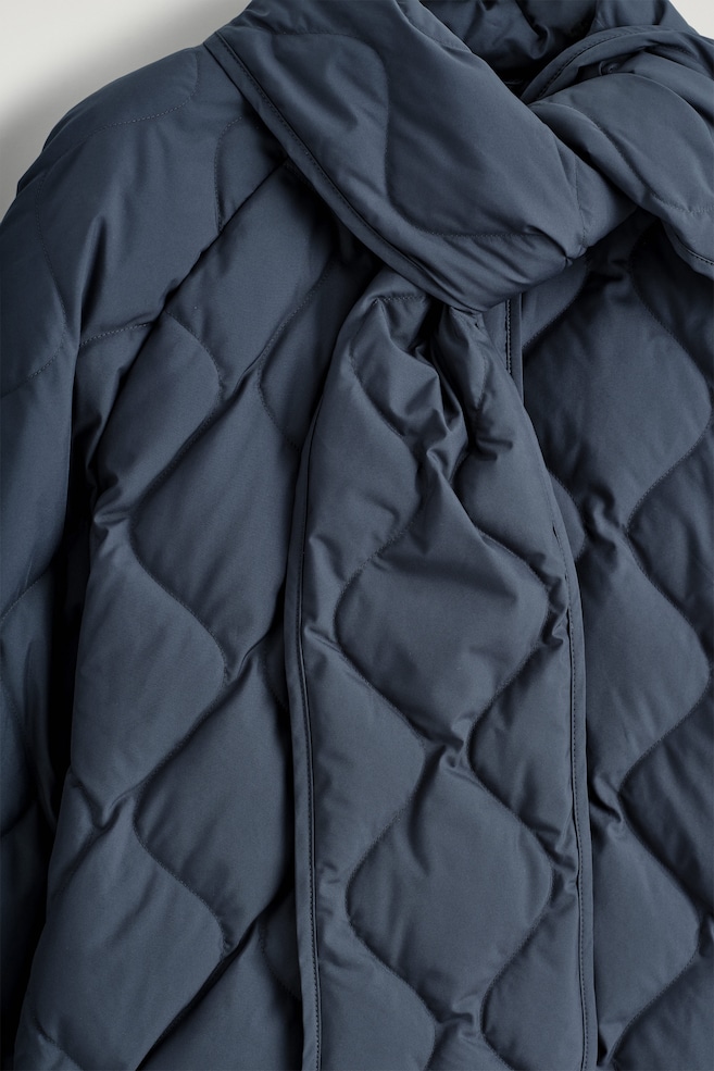 SCARF DETAIL QUILTED LINER JACKET — NAVY