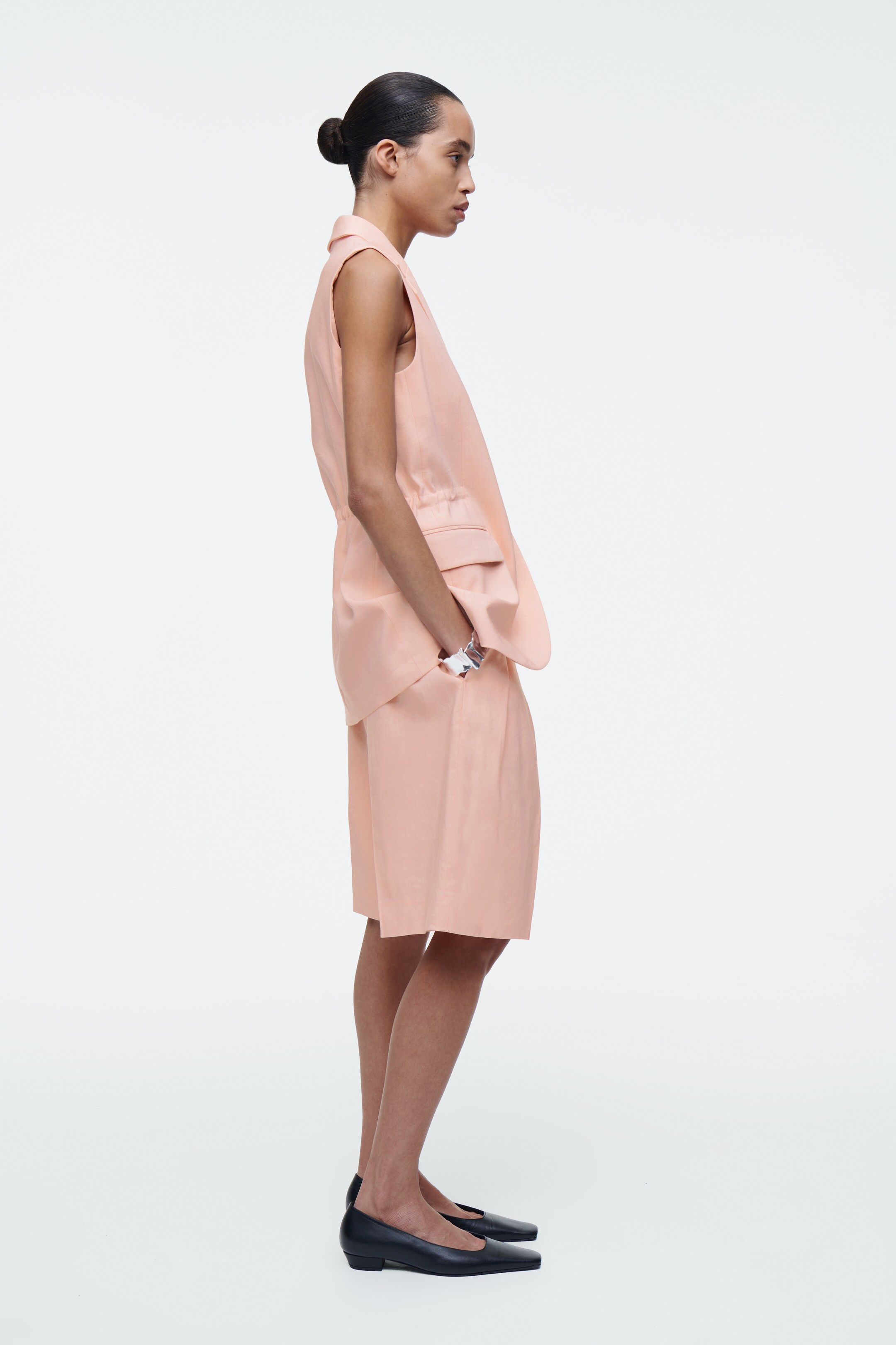 Visualizza immagine più grande: SHORTS LUNGHI IN LINO CON PIEGHE - ALBICOCCA - DONNA | H&M IT 3