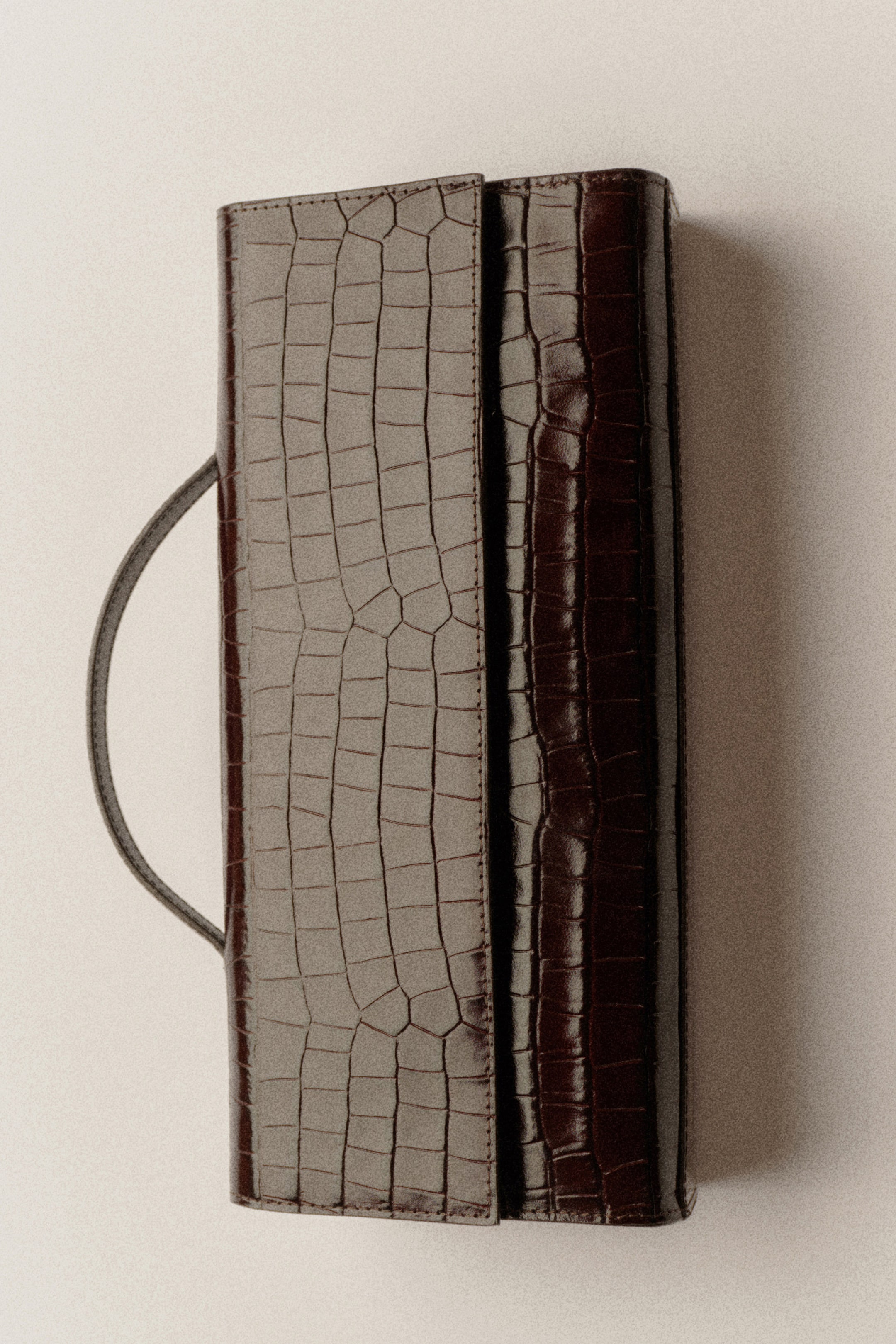 GALLERY CLUTCH BAG - CROC-EFFECT LEATHER