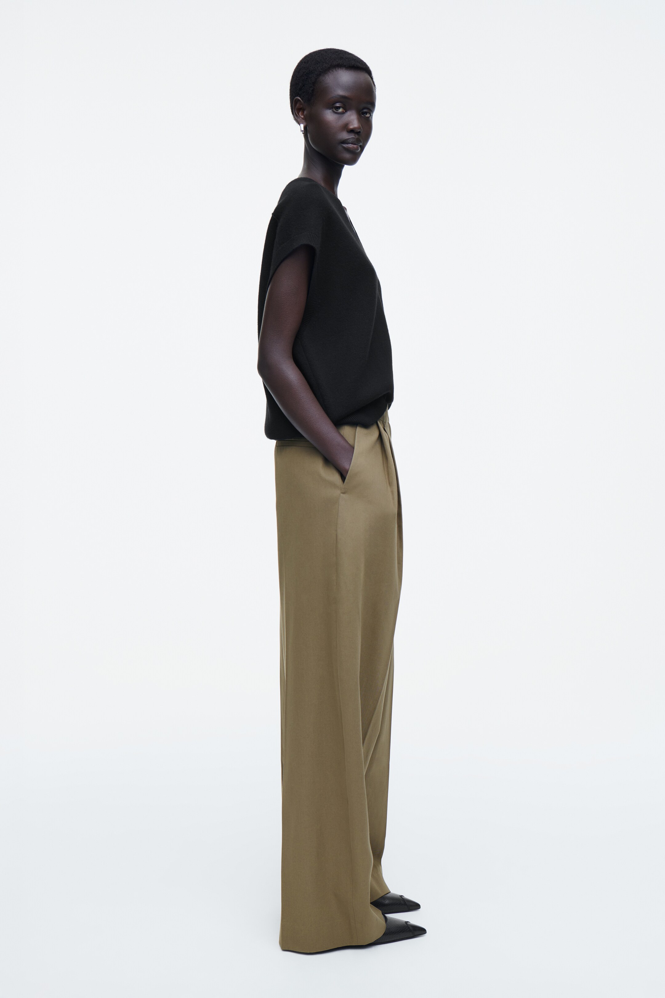 Vezi imaginea mai mare: PANTALONI RELAXAȚI DIN BUMBAC CU PICIOARE LATE - KAKI - FEMEI | H&M RO 4