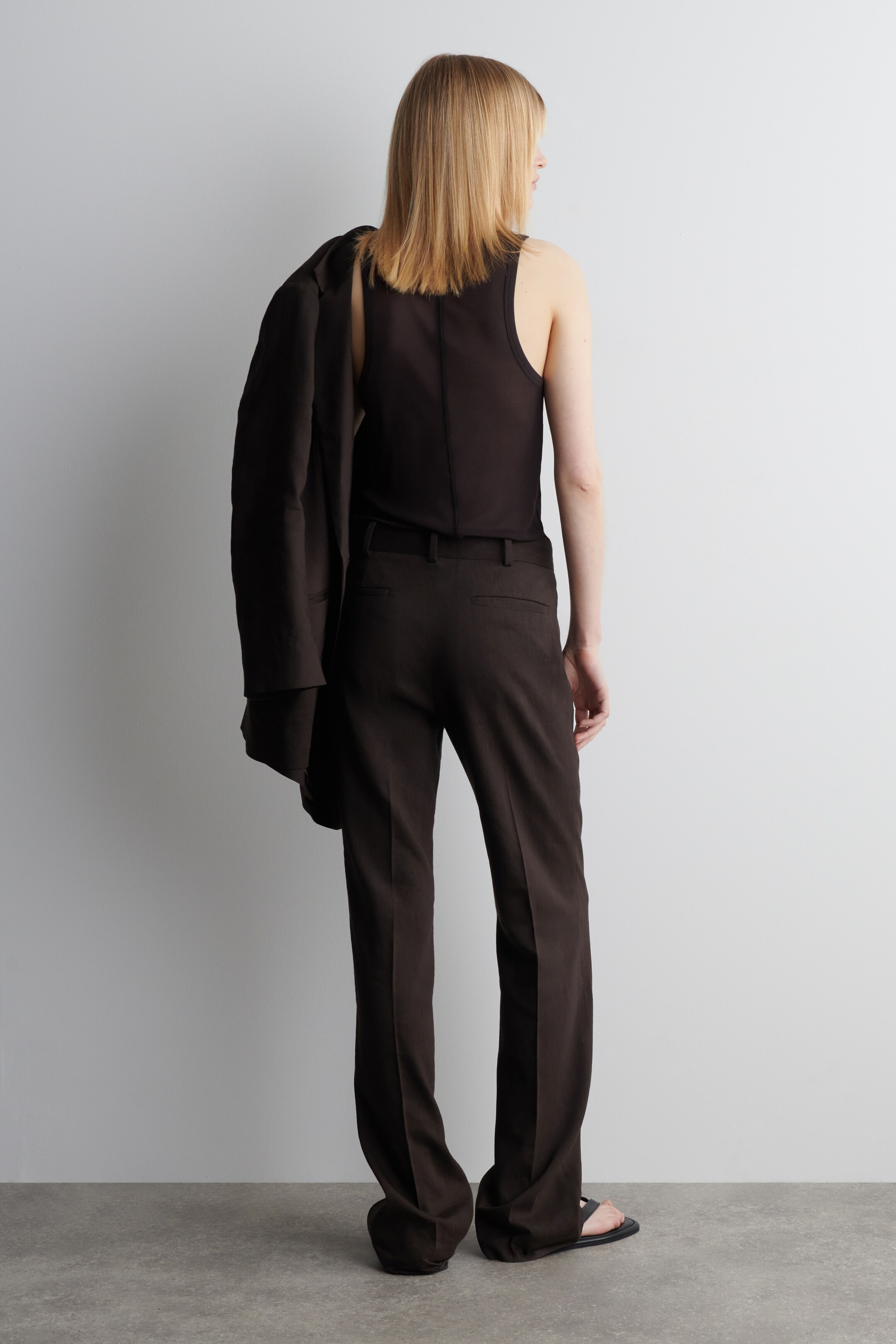 Grösseres Bild ansehen: ELEGANTE LEINENHOSE MIT GERADEM BEIN - DUNKELBRAUN - DAMEN | H&M CH 4