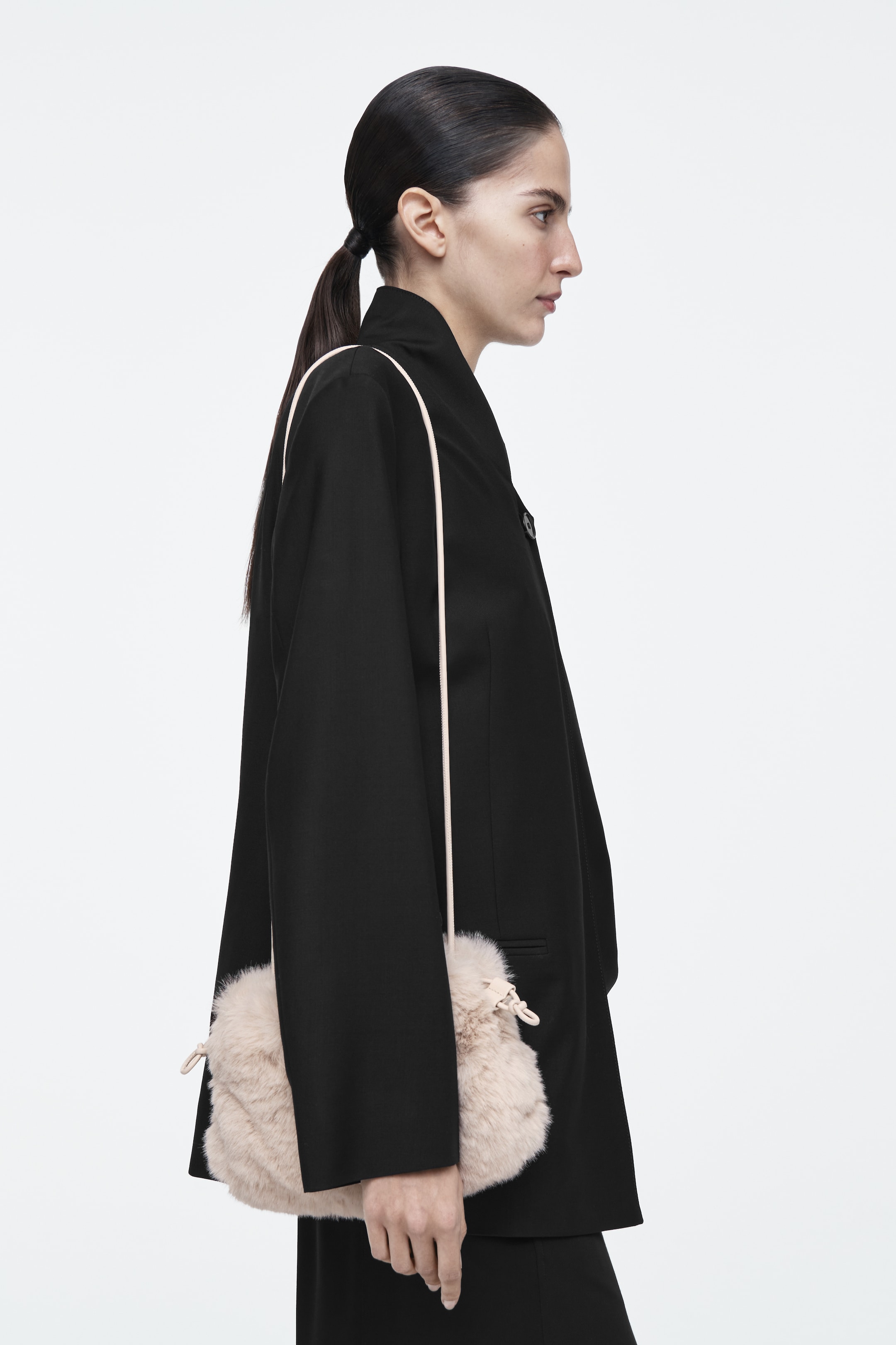 Grösseres Bild ansehen: KLEINE CAVATELLI CLUTCH – FAUX FUR - CREMEWEISS - DAMEN | H&M CH 3