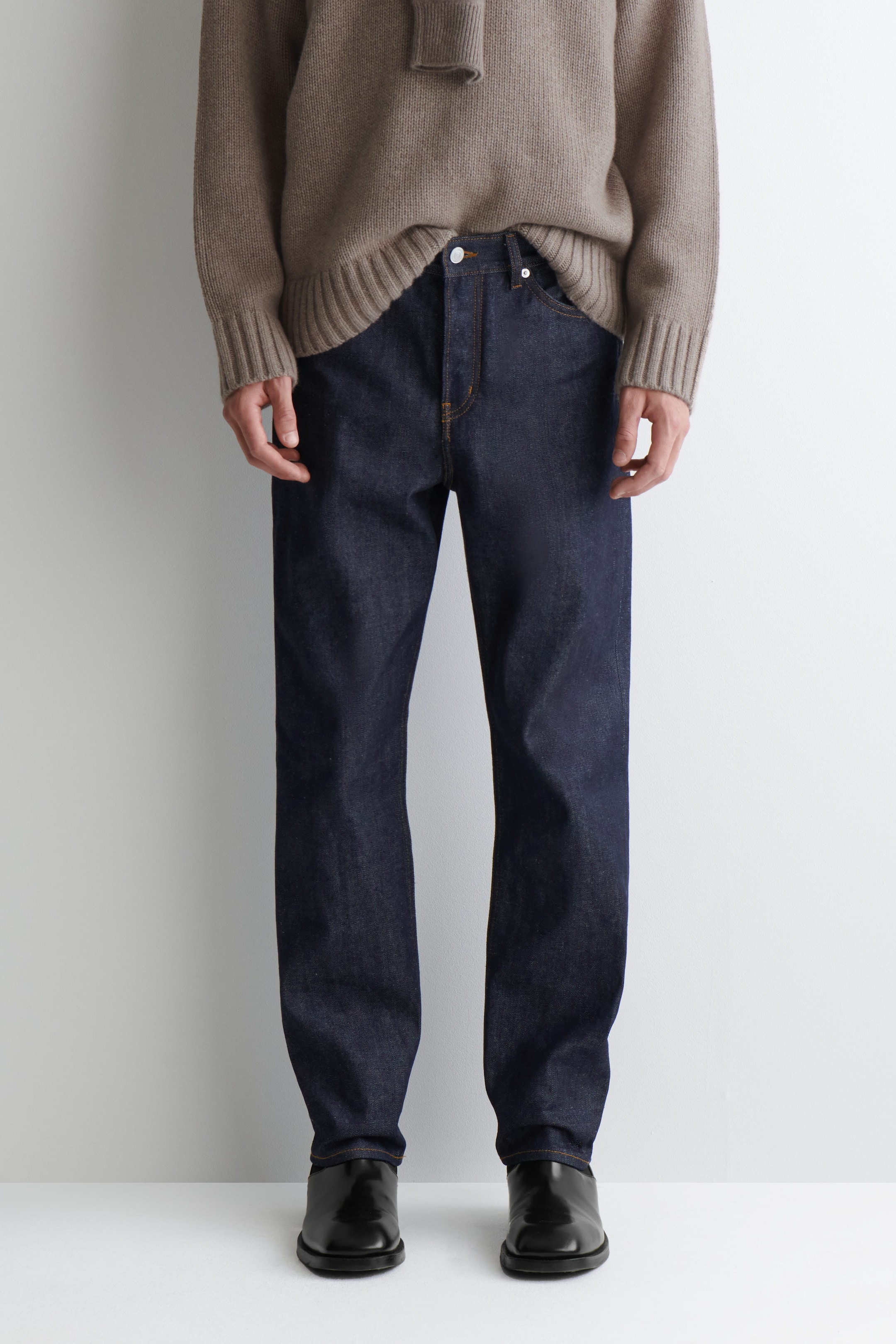 SIGNATURE RAW SELVEDGE STRAIGHT-LEG JEANS
