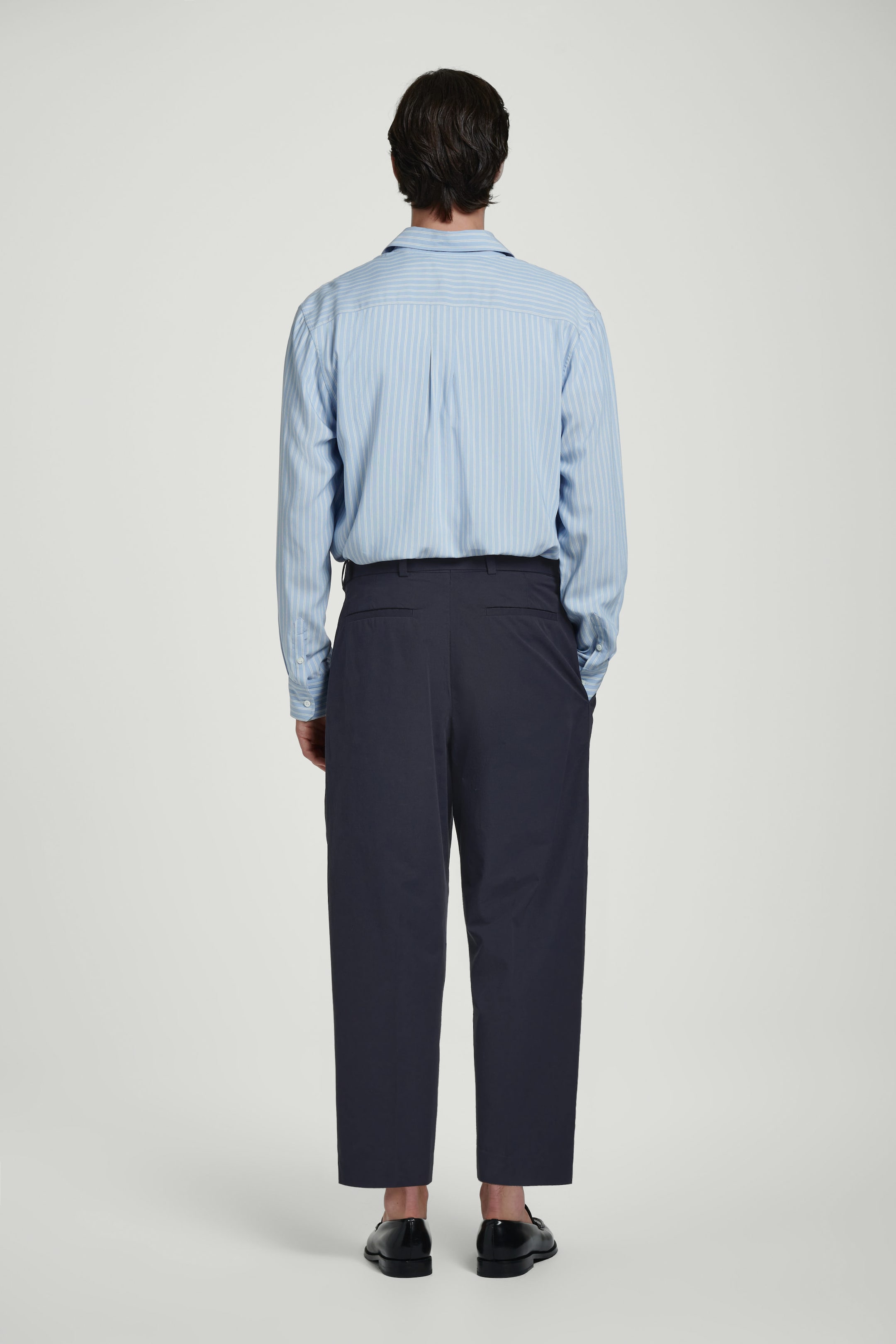 PANTALON CEINTURÉ À PINCES EN COTON