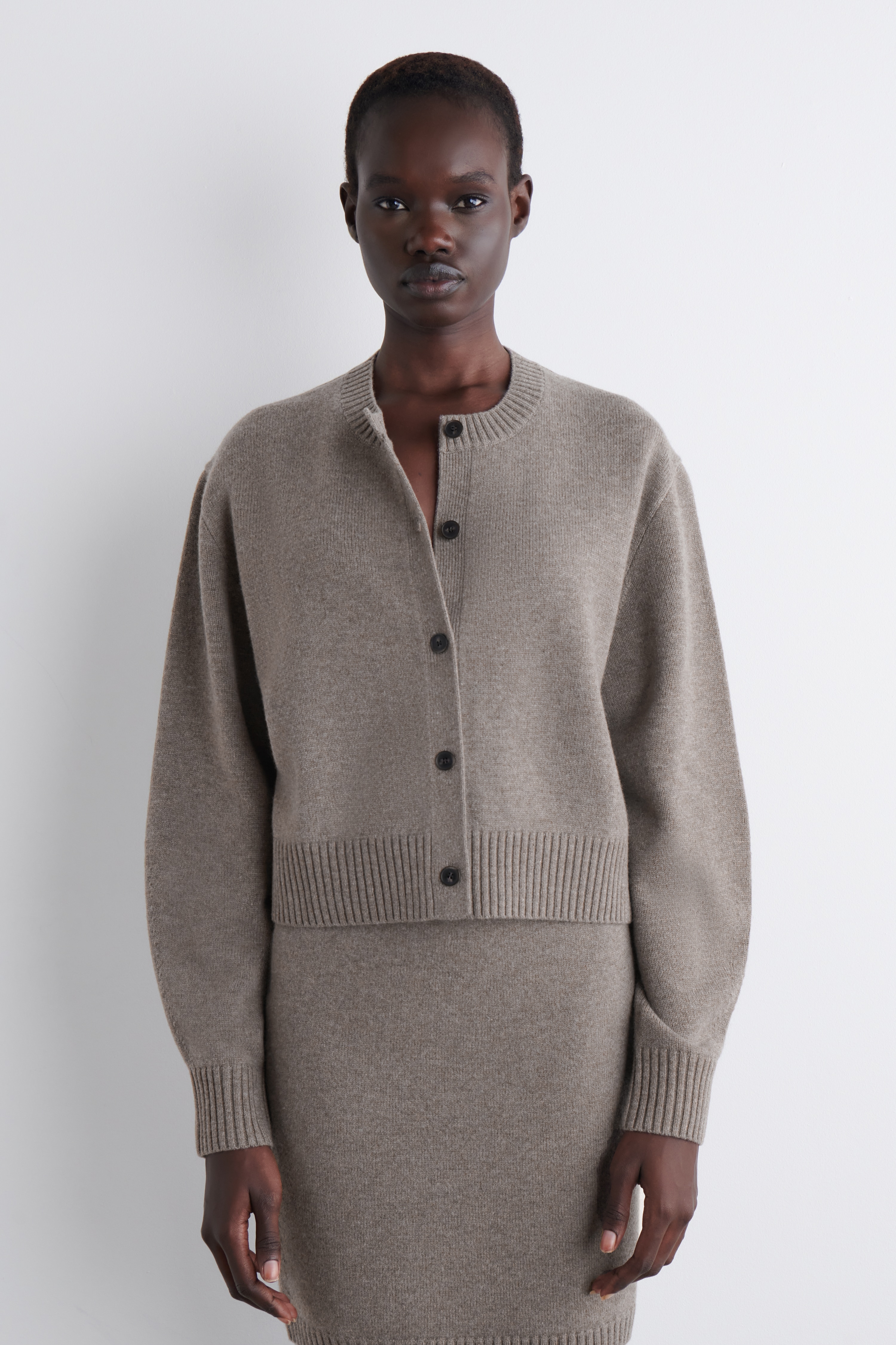 KARDIGAN Z WEŁNY MERINO - SZAROBRĄZOWY MELANŻ - ONA | H&M PL