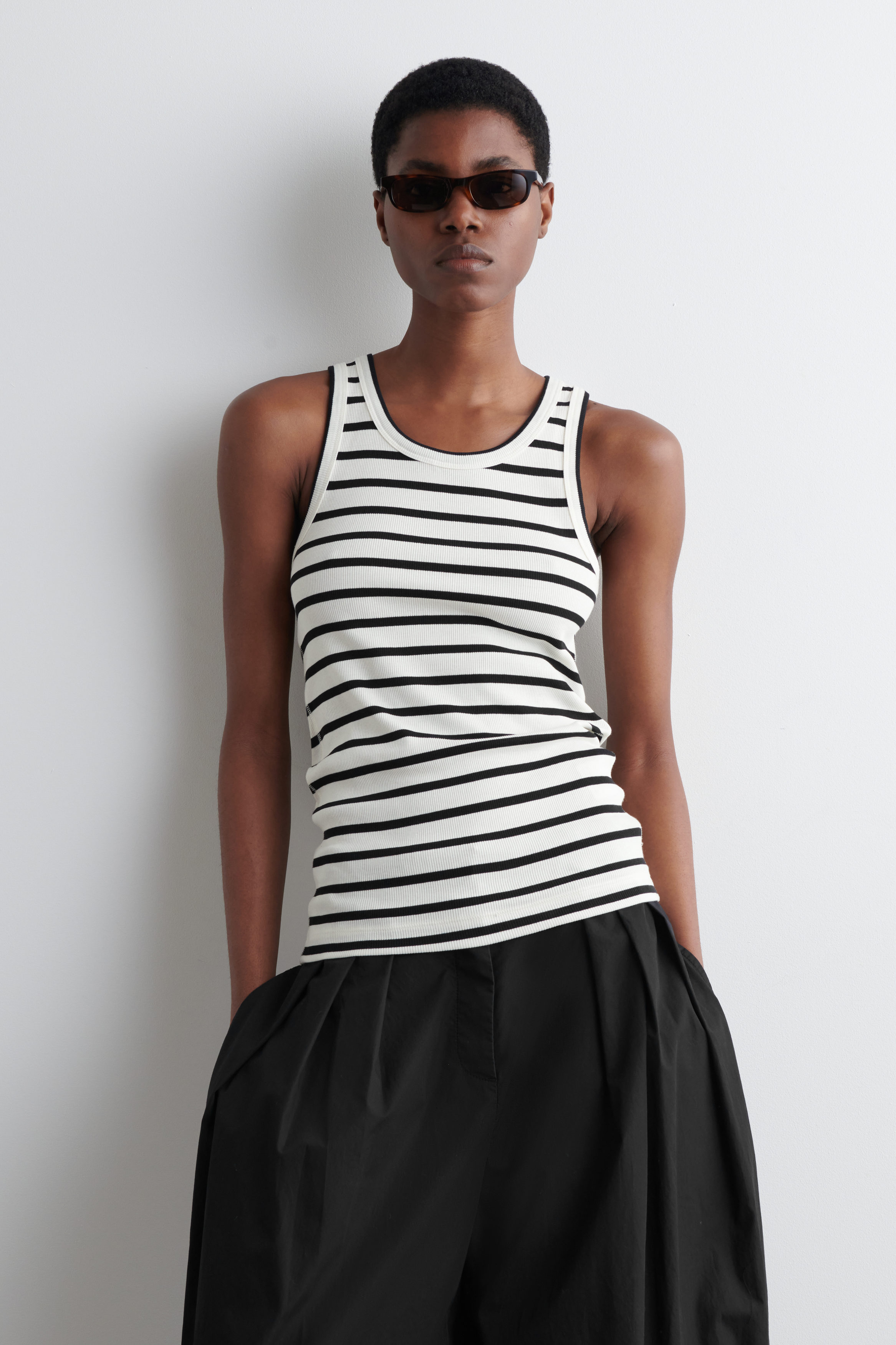 【送料&関税込】Off-White Black Stretch Viscose Top Thumbs_P24---ALEXANDER WANG---