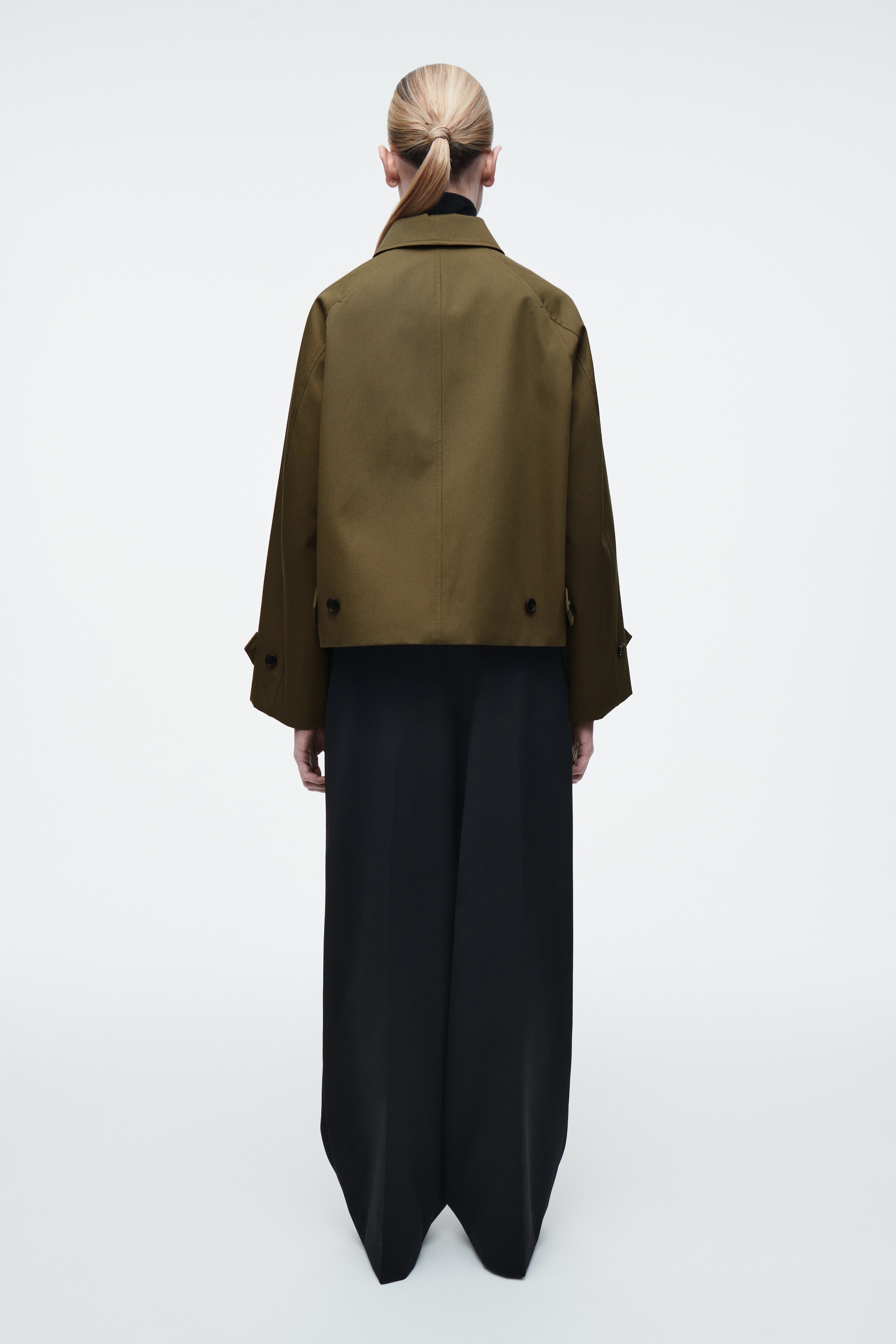 Agrandir l'image: TRENCH-COAT COURT EN SERGÉ - KAKI - FEMME | H&M FR 4