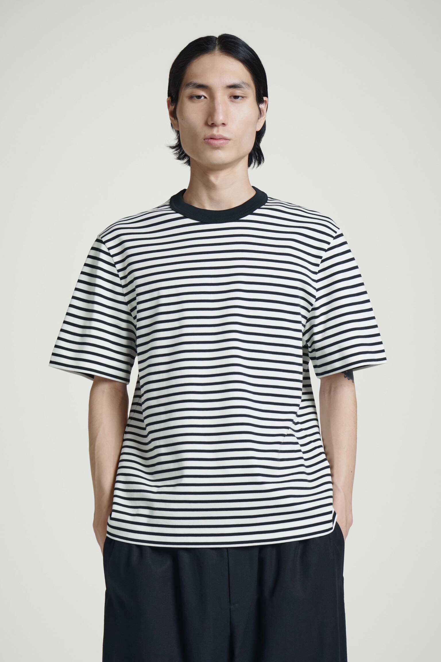 INTERLOCK COTTON CREW-NECK T-SHIRT - NAVY / STRIPED/WHITE/BLACK/LIGHT BLUE/NAVY