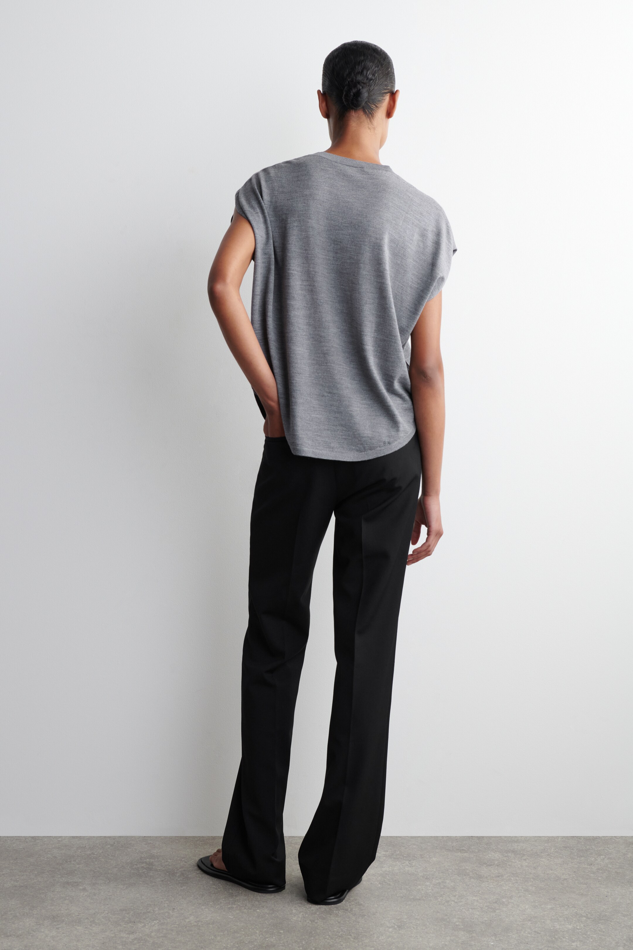 Ver imagen más grande: TOP DE LANA MERINO DE CORTE CIRCULAR - GRIS JASPEADO - MUJER | H&M ES 3