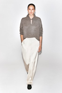 V-DETAIL PURE CASHMERE MOCK-NECK SWEATER — MOCHA 3