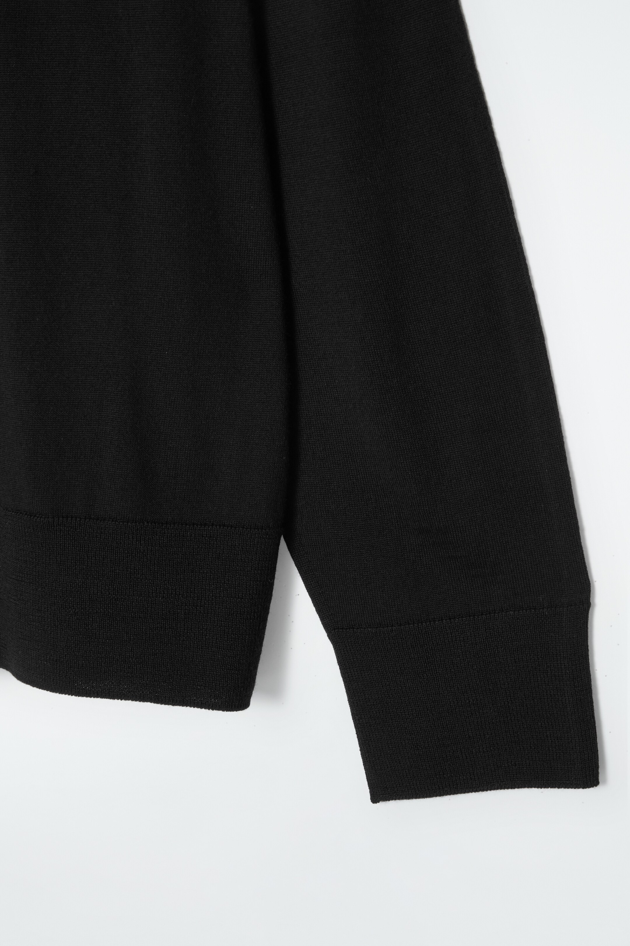 Agrandir l'image: PULL À COL ROND EN LAINE MÉRINOS - NOIR - FEMME | H&M CH 2