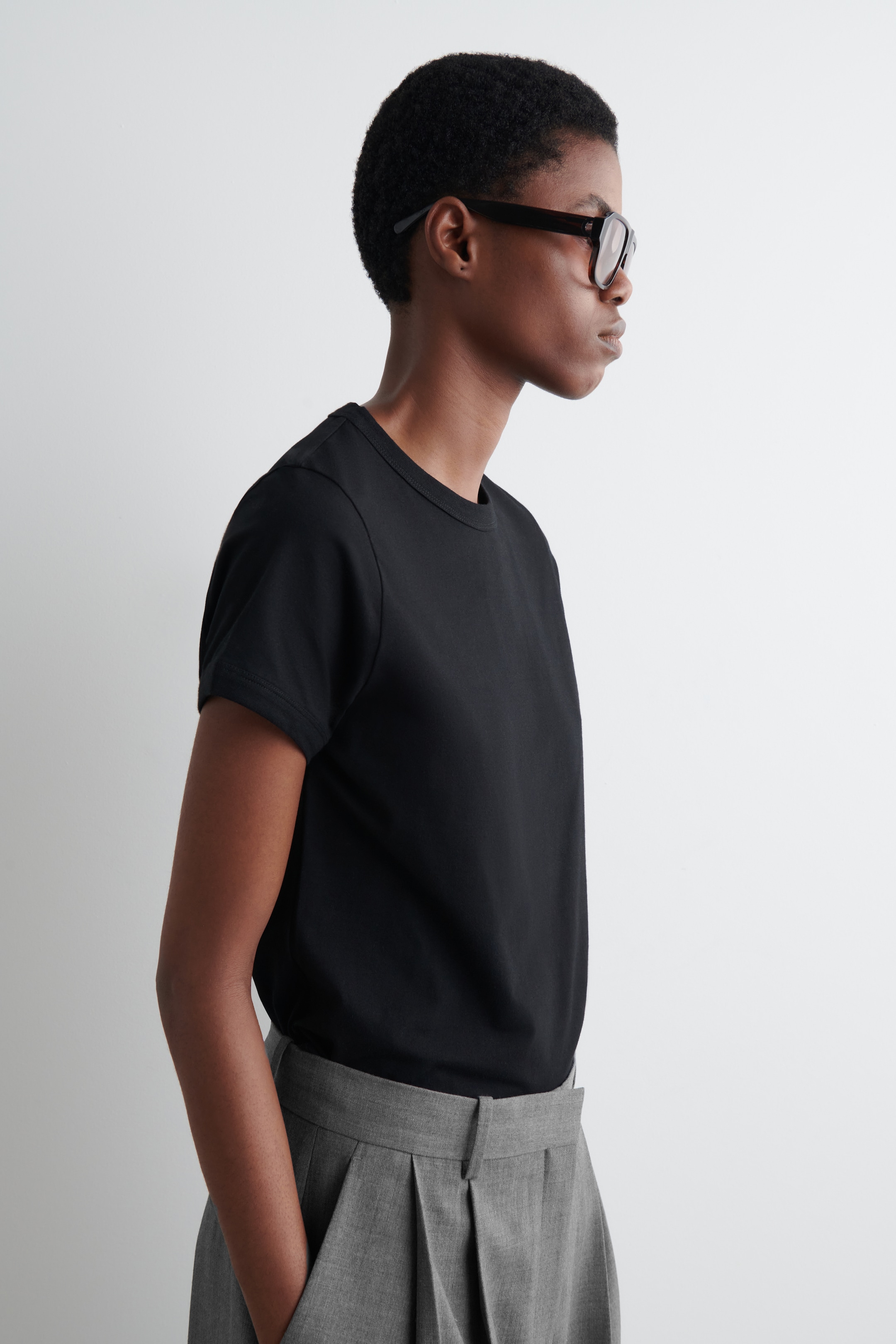 View larger image: SHRUNKEN RINGER T-SHIRT - BLACK - Ladies | H&M GB 4