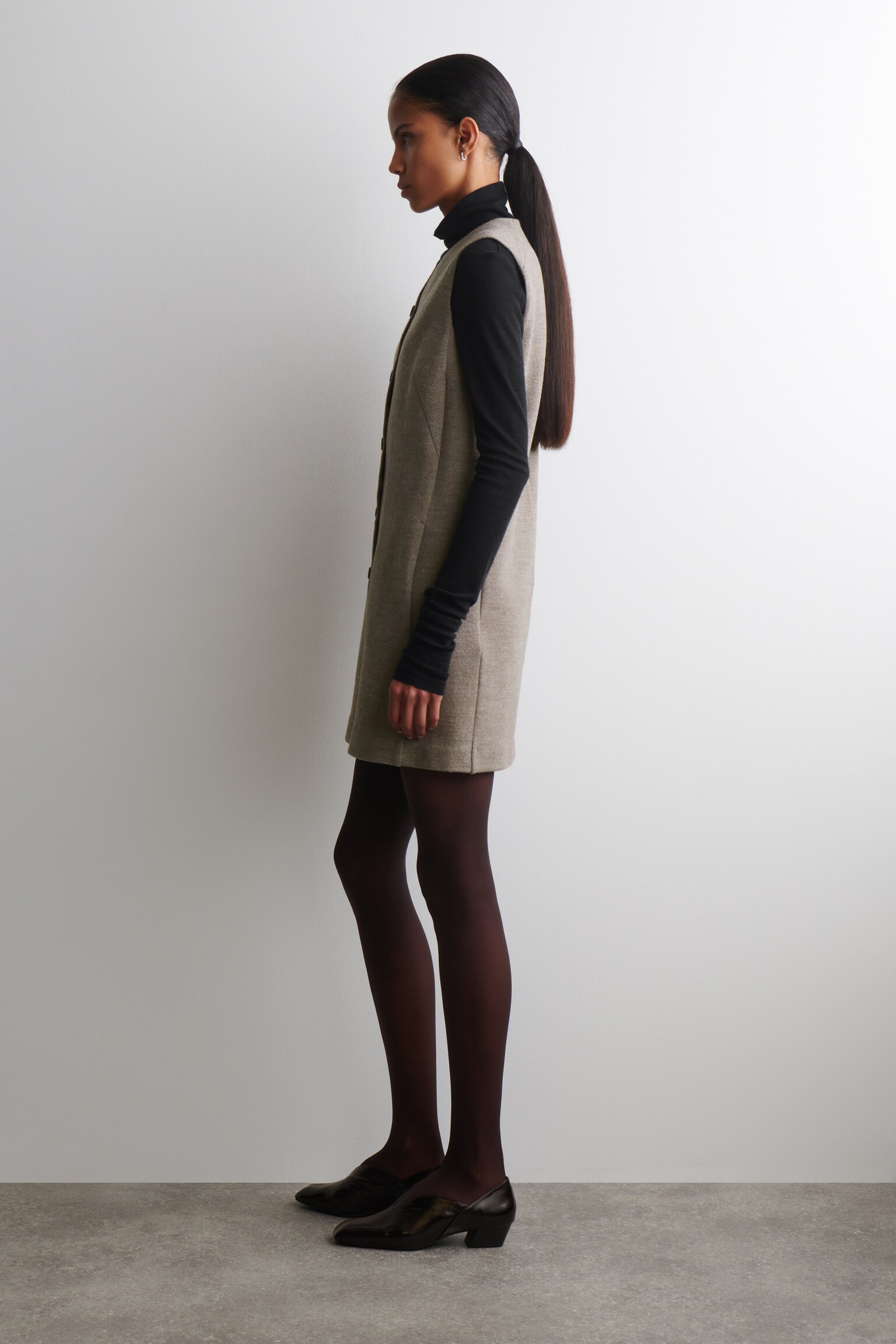 MINIKLEID AUS MERINOWOLLE MIT KNÖPFEN - BEIGE MELIERT - 3