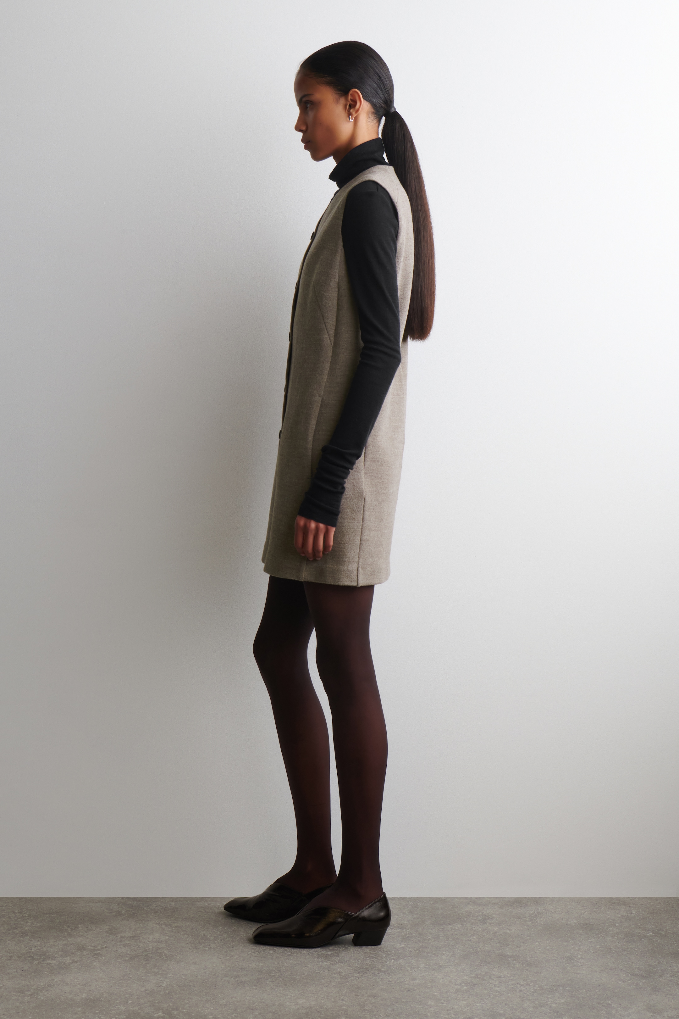 Ingrandisci l'immagine: MERINO WOOL BUTTONED SHIFT MINI DRESS - BEIGE MÉLANGE - DONNA | H&M CH 4